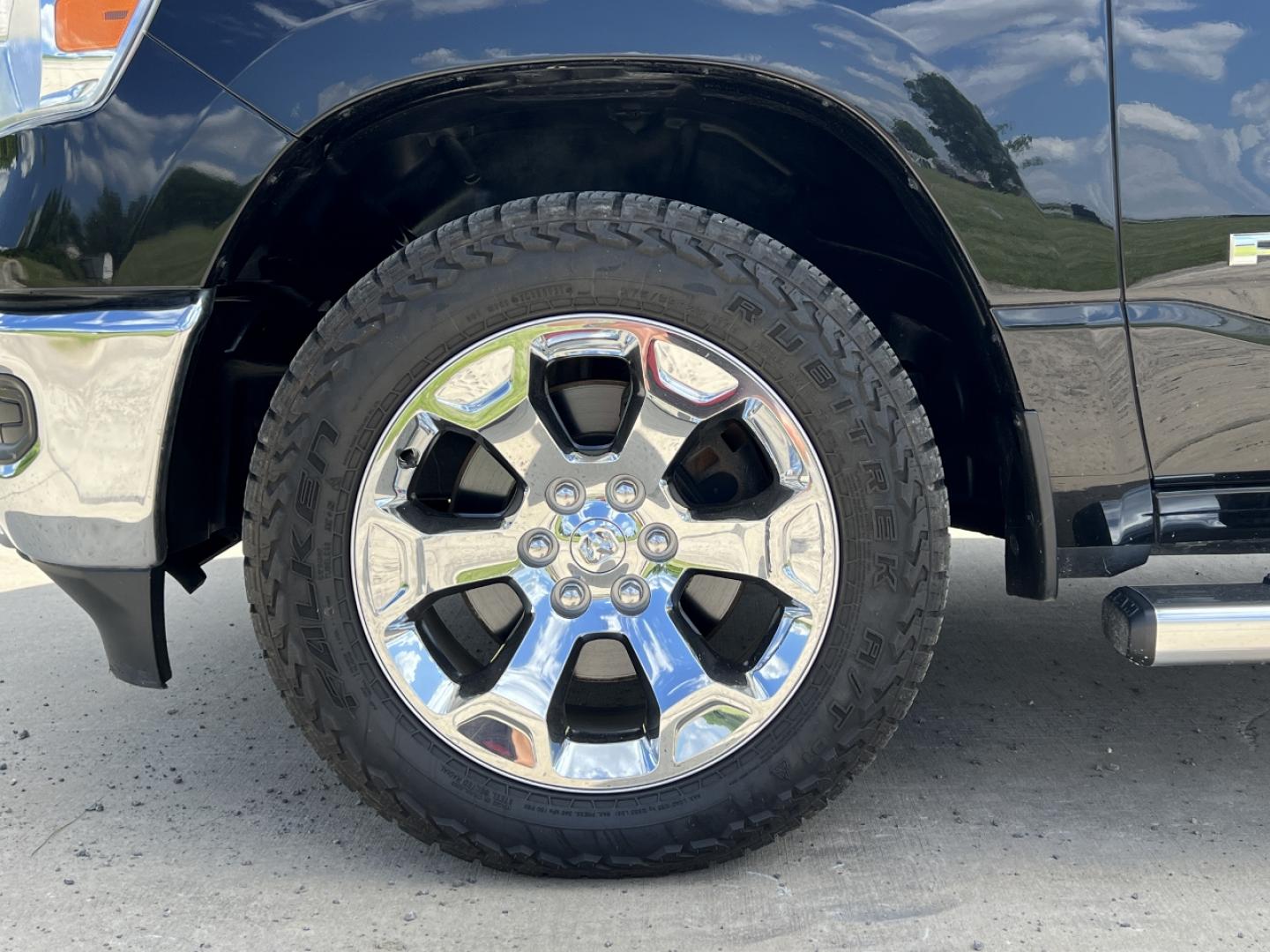 2020 BLACK /Gray Cloth RAM 1500 Big Horn Crew Cab SWB 4WD (1C6SRFFT3LN) with an 5.7L V8 engine, Automatic transmission, located at 506 S. Kingshighway, Cape Girardeau, MO, 63703, (573) 235-5000, 37.294991, -89.553635 - 2020 Ram 1500 Big Horn Only 43xxx miles 4x4 5.7L V8 Automatic Backup Camera Power Driver Seat Bluetooth Remote Start Cruise Power Windows/Locks/Mirrors We have financing available and we accept trades! Fill out a credit application on our website or come by today! If you have any questio - Photo#34