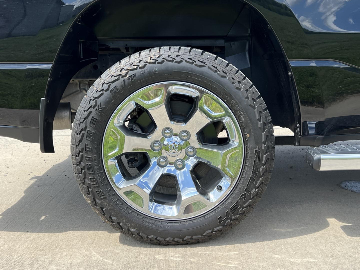 2020 BLACK /Gray Cloth RAM 1500 Big Horn Crew Cab SWB 4WD (1C6SRFFT3LN) with an 5.7L V8 engine, Automatic transmission, located at 506 S. Kingshighway, Cape Girardeau, MO, 63703, (573) 235-5000, 37.294991, -89.553635 - 2020 Ram 1500 Big Horn Only 43xxx miles 4x4 5.7L V8 Automatic Backup Camera Power Driver Seat Bluetooth Remote Start Cruise Power Windows/Locks/Mirrors We have financing available and we accept trades! Fill out a credit application on our website or come by today! If you have any questio - Photo#37