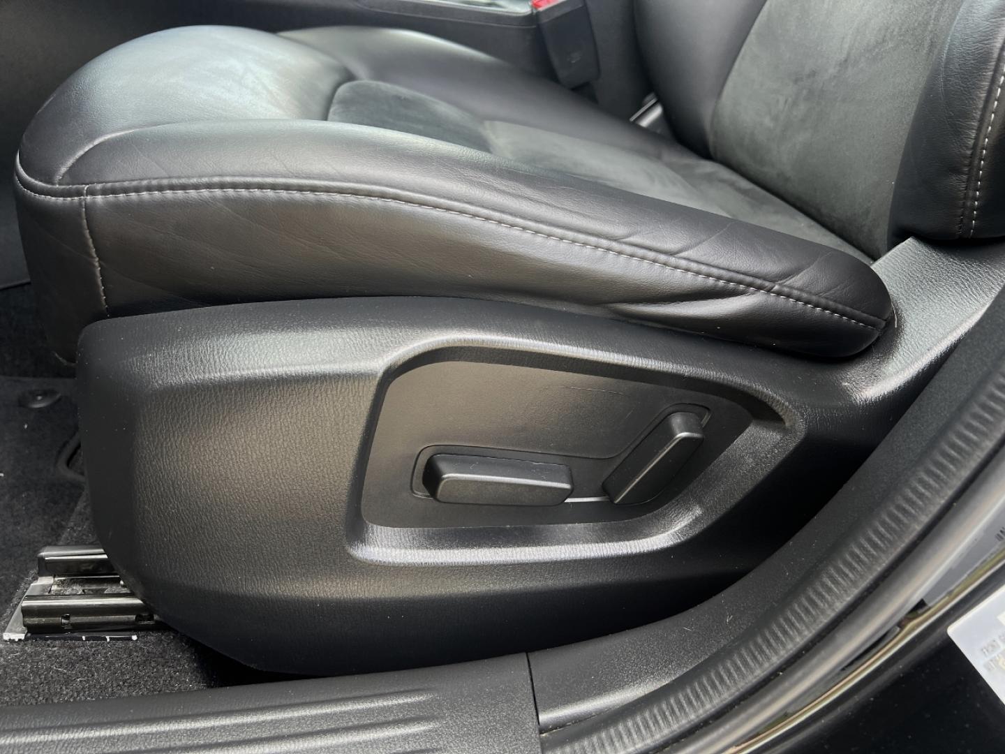 2018 BLACK /Black Mazda CX-5 Touring (JM3KFACM2J1) with an 2.5L 4 Cyl. engine, Automatic transmission, located at 506 S. Kingshighway, Cape Girardeau, MO, 63703, (573) 235-5000, 37.294991, -89.553635 - 2018 Mazda CX-5 Touring Only 38xxx miles Front Wheel Drive 2.5L 4 Cyl. Automatic Backup Camera Power Driver Seat Heated Seats Sunroof Bluetooth Cruise Power Windows/Locks/Mirrors We have financing available and we accept trades! Fill out a credit application on our website or come by tod - Photo#5