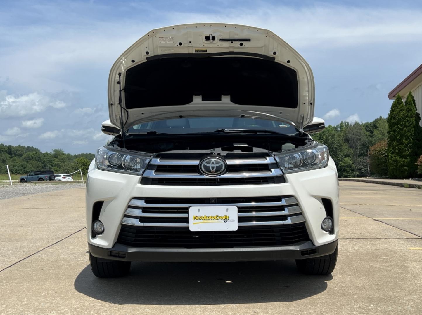 2017 WHITE /Gray Leather Toyota Highlander Limited AWD V6 (5TDDZRFH7HS) with an 3.5L V6 engine, Automatic transmission, located at 2990 Old Orchard Rd., Jackson, MO, 63755, 37.354214, -89.612106 - 2017 Toyota Highlander Limited 1-Owner 161xxx miles All Wheel Drive 3.5L V6 Automatic Leather 3rd Row Navigation Power/Heated/Cooled Seats Backup Camera Sunroof Bluetooth Cruise Power Windows/Locks/Mirrors We have financing available and we accept trades! Fill out a credit application - Photo#38