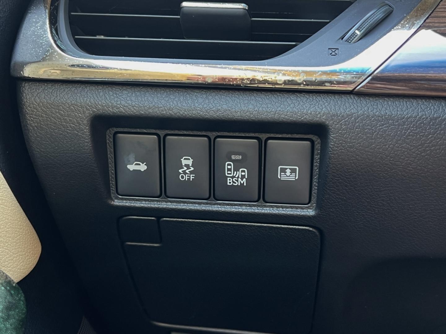 2013 GOLD /Tan Leather Toyota Avalon Hybrid Limited (4T1BD1EB8DU) with an 2.5L 4 Cyl. Hybrid engine, Continuously Variable Transmission transmission, located at 2990 Old Orchard Rd., Jackson, MO, 63755, 37.354214, -89.612106 - 2013 Toyota Avalon Hybrid 124xxx miles Front Wheel Drive 2.5L 4 Cyl. Hybrid Automatic Leather Power/Heated/Cooled Seats Heated Rear Seats Backup Camera Sunroof Bluetooth Cruise Power Windows/Locks/Mirrors We have financing available and we accept trades! Fill out a credit application on - Photo#30