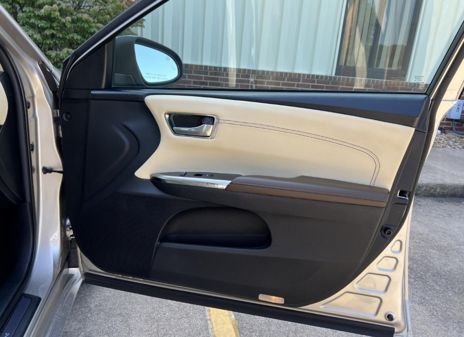 2013 GOLD /Tan Leather Toyota Avalon Hybrid Limited (4T1BD1EB8DU) with an 2.5L 4 Cyl. Hybrid engine, Continuously Variable Transmission transmission, located at 2990 Old Orchard Rd., Jackson, MO, 63755, 37.354214, -89.612106 - 2013 Toyota Avalon Hybrid 124xxx miles Front Wheel Drive 2.5L 4 Cyl. Hybrid Automatic Leather Power/Heated/Cooled Seats Heated Rear Seats Backup Camera Sunroof Bluetooth Cruise Power Windows/Locks/Mirrors We have financing available and we accept trades! Fill out a credit application on - Photo#17