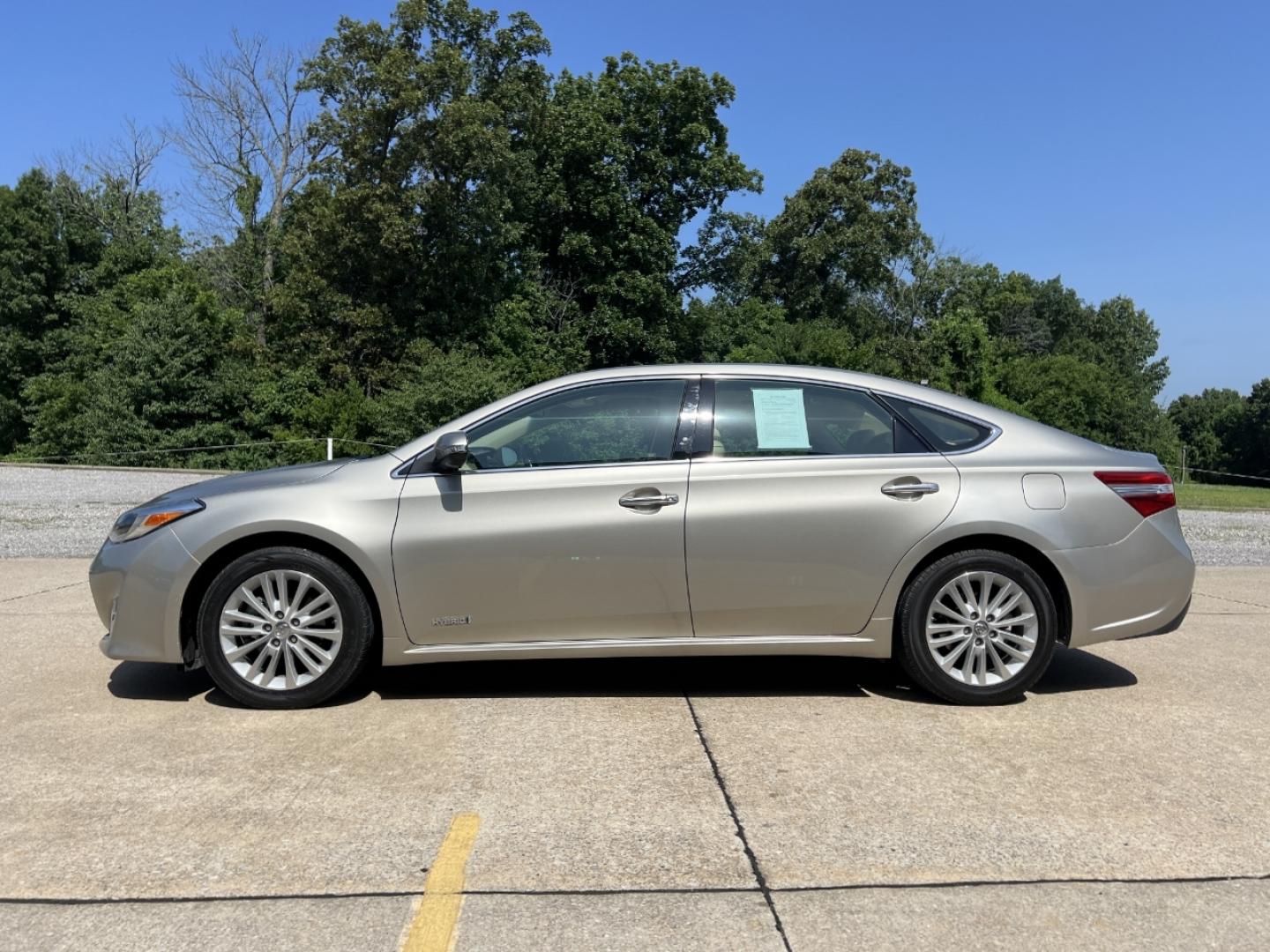 2013 GOLD /Tan Leather Toyota Avalon Hybrid Limited (4T1BD1EB8DU) with an 2.5L 4 Cyl. Hybrid engine, Continuously Variable Transmission transmission, located at 2990 Old Orchard Rd., Jackson, MO, 63755, 37.354214, -89.612106 - 2013 Toyota Avalon Hybrid 124xxx miles Front Wheel Drive 2.5L 4 Cyl. Hybrid Automatic Leather Power/Heated/Cooled Seats Heated Rear Seats Backup Camera Sunroof Bluetooth Cruise Power Windows/Locks/Mirrors We have financing available and we accept trades! Fill out a credit application on - Photo#9