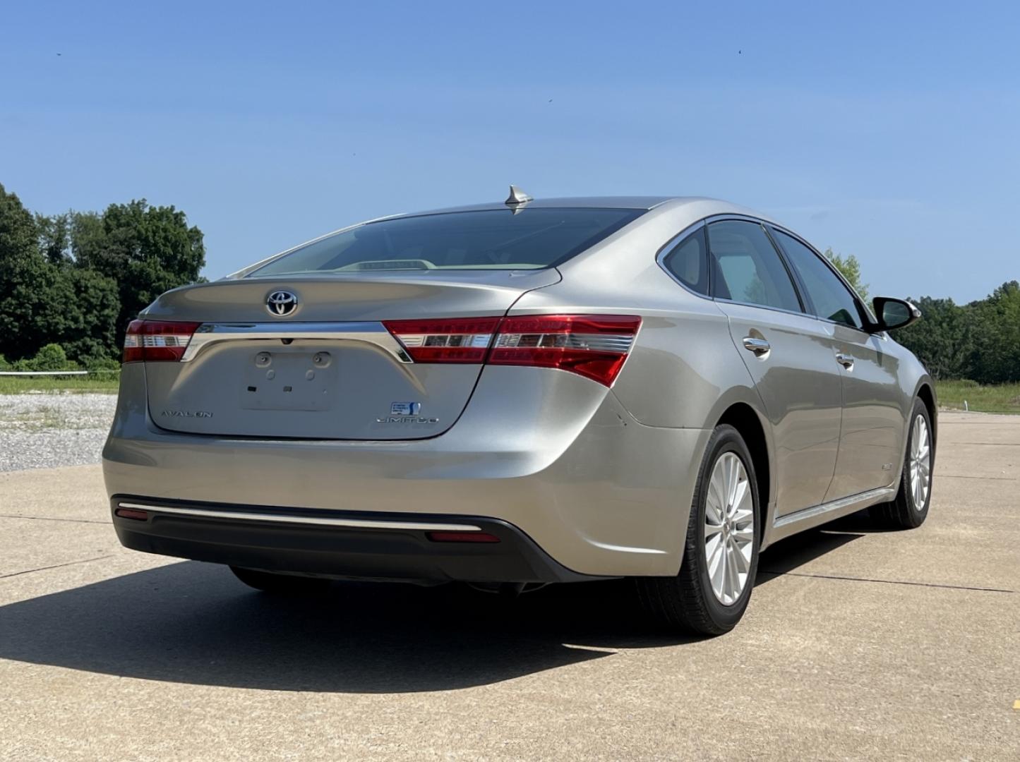 2013 GOLD /Tan Leather Toyota Avalon Hybrid Limited (4T1BD1EB8DU) with an 2.5L 4 Cyl. Hybrid engine, Continuously Variable Transmission transmission, located at 2990 Old Orchard Rd., Jackson, MO, 63755, 37.354214, -89.612106 - 2013 Toyota Avalon Hybrid 124xxx miles Front Wheel Drive 2.5L 4 Cyl. Hybrid Automatic Leather Power/Heated/Cooled Seats Heated Rear Seats Backup Camera Sunroof Bluetooth Cruise Power Windows/Locks/Mirrors We have financing available and we accept trades! Fill out a credit application on - Photo#11