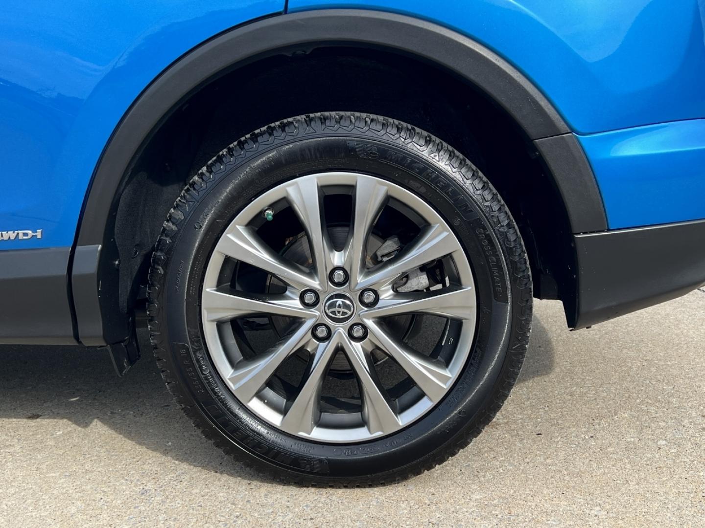 2016 BLUE /Black Leather Toyota RAV4 Hybrid Limited (JTMDJREV2GD) with an 2.5L 4 Cyl. Hybrid engine, CVT transmission, located at 2990 Old Orchard Rd., Jackson, MO, 63755, 37.354214, -89.612106 - 2016 Toyota RAV4 Hybrid Limited 104xxx miles All Wheel Drive 2.5L 4 Cyl. Hybrid Automatic Leather Backup Camera Power Driver Seat Heated Seats Sunroof Cruise Power Windows/Locks/Mirrors We have financing available and we accept trades! Fill out a credit application on our website or come - Photo#41