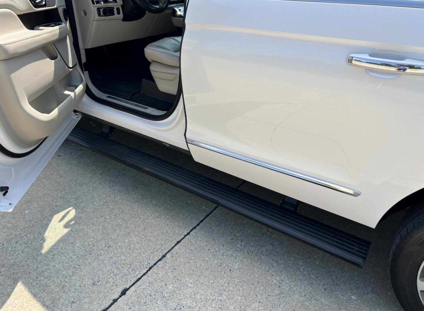2019 WHITE /Tan Leather Lincoln Navigator L Select 4WD (5LMJJ3JT4KE) with an 3.5L V6 engine, Automatic transmission, located at 506 S. Kingshighway, Cape Girardeau, MO, 63703, (573) 235-5000, 37.294991, -89.553635 - 2019 Lincoln Navigator L Select 156xxx miles 4x4 3.5L V6 Automatic Leather 3rd Row Power/Heated Seats Heated Rear Seats Backup Camera Sunroof Bluetooth Power Running Boards Remote Start Cruise Power Windows/Locks/Mirrors We have financing available and we accept trades! Fill out a cr - Photo#36