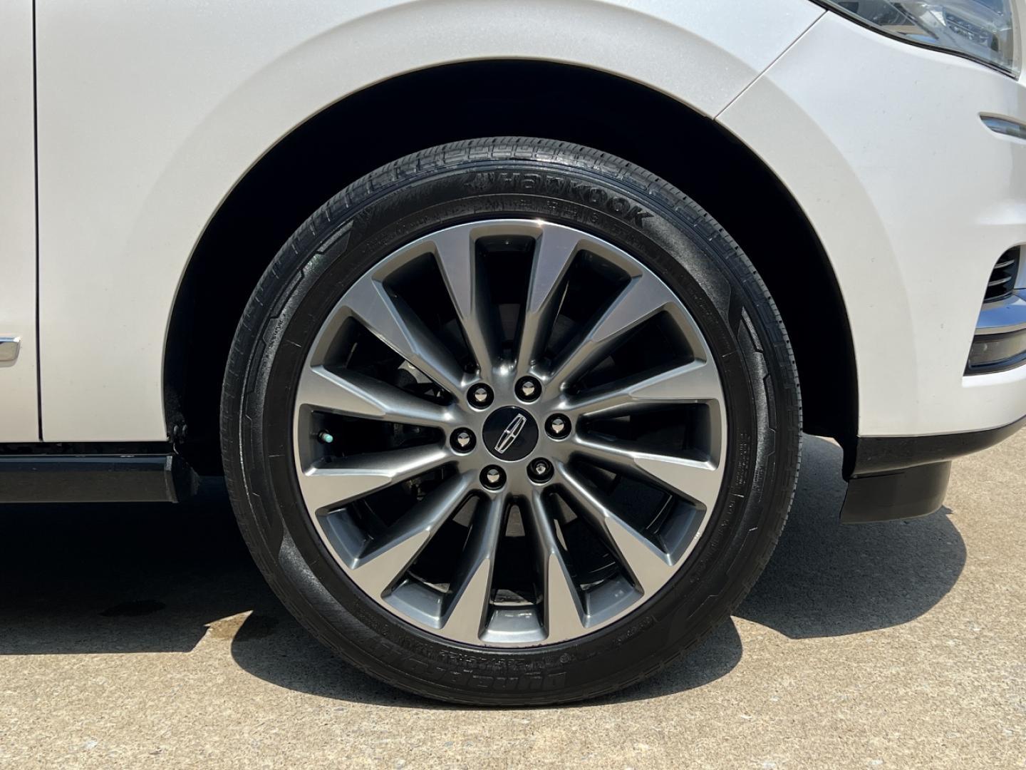 2019 WHITE /Tan Leather Lincoln Navigator L Select 4WD (5LMJJ3JT4KE) with an 3.5L V6 engine, Automatic transmission, located at 506 S. Kingshighway, Cape Girardeau, MO, 63703, (573) 235-5000, 37.294991, -89.553635 - 2019 Lincoln Navigator L Select 156xxx miles 4x4 3.5L V6 Automatic Leather 3rd Row Power/Heated Seats Heated Rear Seats Backup Camera Sunroof Bluetooth Power Running Boards Remote Start Cruise Power Windows/Locks/Mirrors We have financing available and we accept trades! Fill out a cr - Photo#45