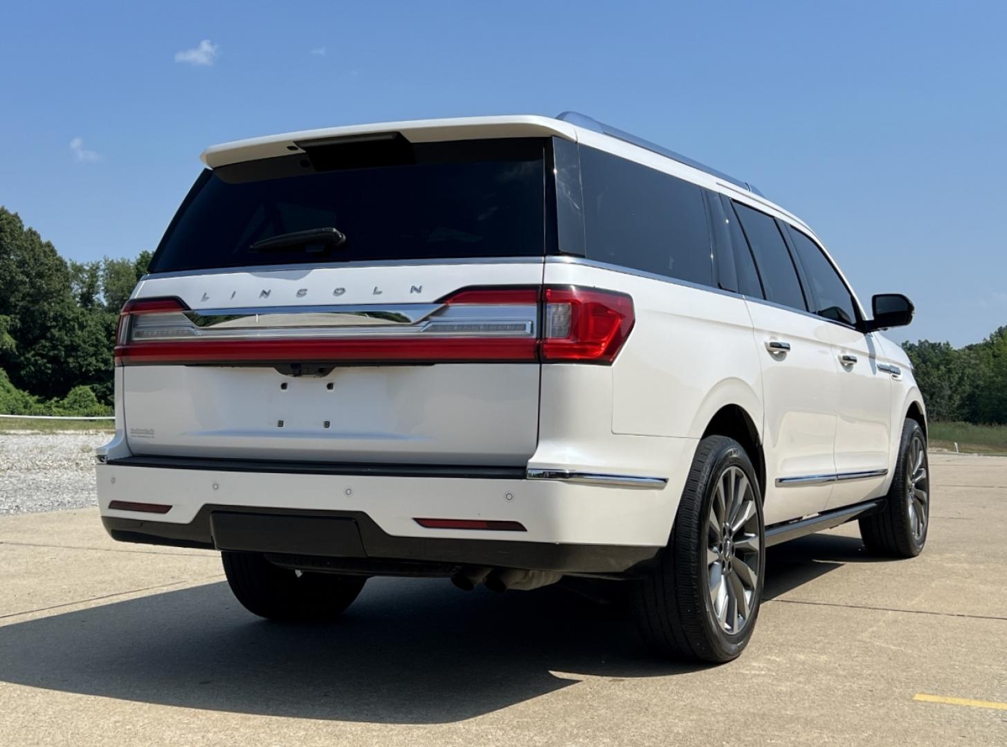 2019 WHITE /Tan Leather Lincoln Navigator L Select 4WD (5LMJJ3JT4KE) with an 3.5L V6 engine, Automatic transmission, located at 506 S. Kingshighway, Cape Girardeau, MO, 63703, (573) 235-5000, 37.294991, -89.553635 - 2019 Lincoln Navigator L Select 156xxx miles 4x4 3.5L V6 Automatic Leather 3rd Row Power/Heated Seats Heated Rear Seats Backup Camera Sunroof Bluetooth Power Running Boards Remote Start Cruise Power Windows/Locks/Mirrors We have financing available and we accept trades! Fill out a cr - Photo#12