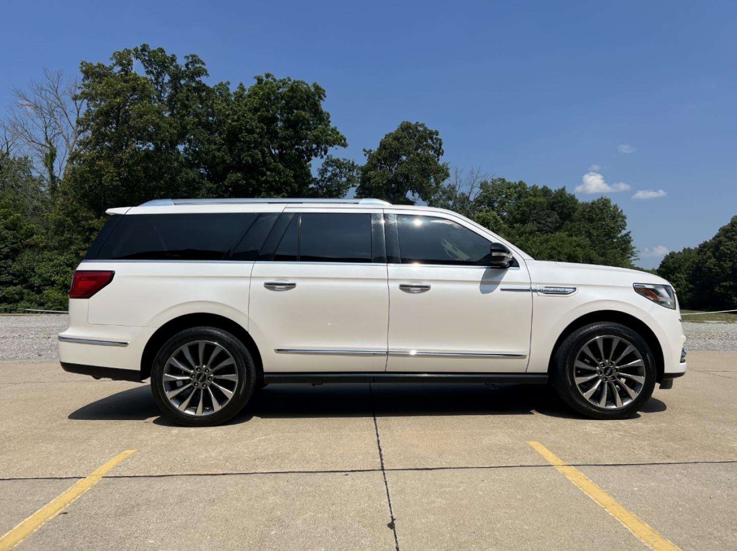 2019 WHITE /Tan Leather Lincoln Navigator L Select 4WD (5LMJJ3JT4KE) with an 3.5L V6 engine, Automatic transmission, located at 506 S. Kingshighway, Cape Girardeau, MO, 63703, (573) 235-5000, 37.294991, -89.553635 - 2019 Lincoln Navigator L Select 156xxx miles 4x4 3.5L V6 Automatic Leather 3rd Row Power/Heated Seats Heated Rear Seats Backup Camera Sunroof Bluetooth Power Running Boards Remote Start Cruise Power Windows/Locks/Mirrors We have financing available and we accept trades! Fill out a cr - Photo#11