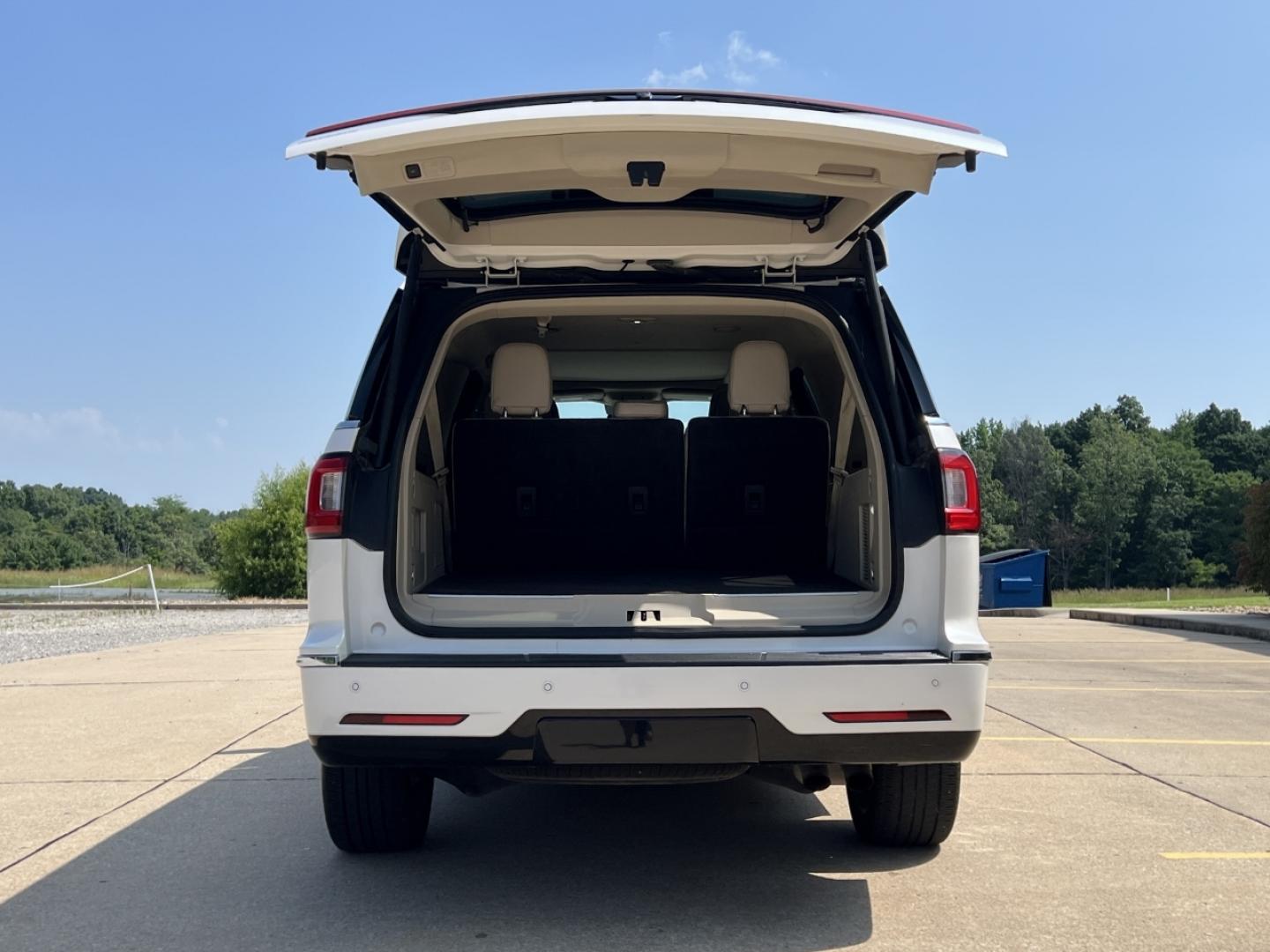 2019 WHITE /Tan Leather Lincoln Navigator L Select 4WD (5LMJJ3JT4KE) with an 3.5L V6 engine, Automatic transmission, located at 506 S. Kingshighway, Cape Girardeau, MO, 63703, (573) 235-5000, 37.294991, -89.553635 - 2019 Lincoln Navigator L Select 156xxx miles 4x4 3.5L V6 Automatic Leather 3rd Row Power/Heated Seats Heated Rear Seats Backup Camera Sunroof Bluetooth Power Running Boards Remote Start Cruise Power Windows/Locks/Mirrors We have financing available and we accept trades! Fill out a cr - Photo#23