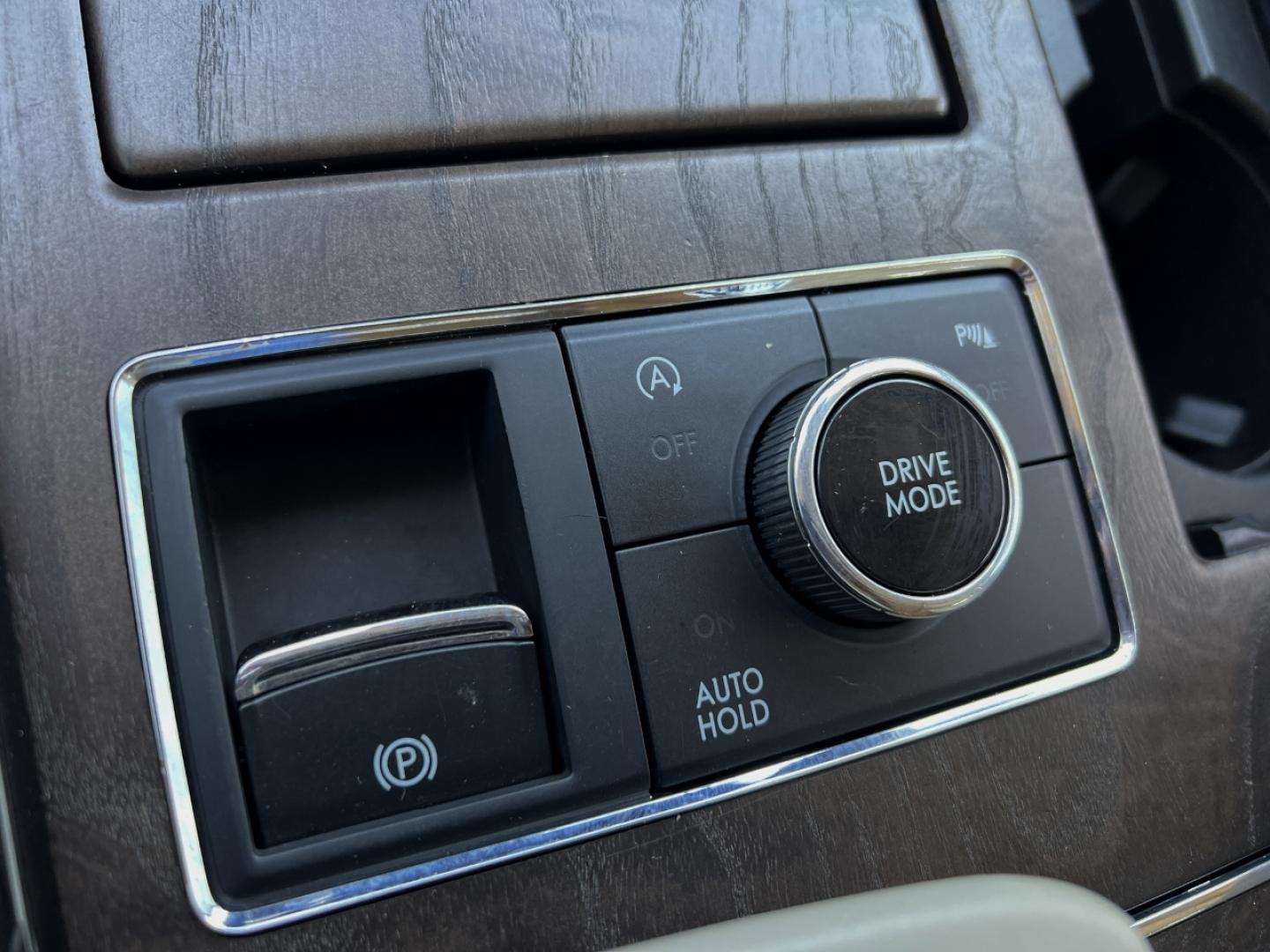 2019 WHITE /Tan Leather Lincoln Navigator L Select 4WD (5LMJJ3JT4KE) with an 3.5L V6 engine, Automatic transmission, located at 506 S. Kingshighway, Cape Girardeau, MO, 63703, (573) 235-5000, 37.294991, -89.553635 - 2019 Lincoln Navigator L Select 156xxx miles 4x4 3.5L V6 Automatic Leather 3rd Row Power/Heated Seats Heated Rear Seats Backup Camera Sunroof Bluetooth Power Running Boards Remote Start Cruise Power Windows/Locks/Mirrors We have financing available and we accept trades! Fill out a cr - Photo#31