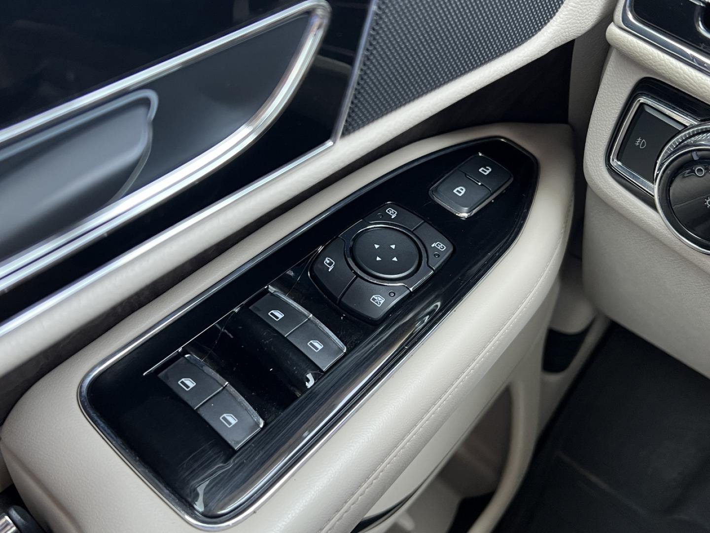 2019 WHITE /Tan Leather Lincoln Navigator L Select 4WD (5LMJJ3JT4KE) with an 3.5L V6 engine, Automatic transmission, located at 506 S. Kingshighway, Cape Girardeau, MO, 63703, (573) 235-5000, 37.294991, -89.553635 - 2019 Lincoln Navigator L Select 156xxx miles 4x4 3.5L V6 Automatic Leather 3rd Row Power/Heated Seats Heated Rear Seats Backup Camera Sunroof Bluetooth Power Running Boards Remote Start Cruise Power Windows/Locks/Mirrors We have financing available and we accept trades! Fill out a cr - Photo#32