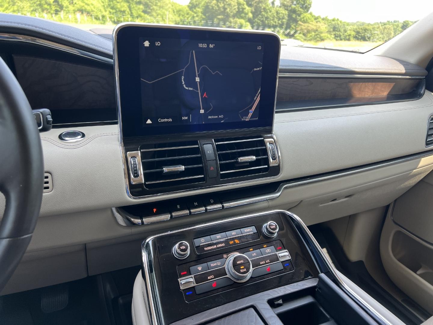 2019 WHITE /Tan Leather Lincoln Navigator L Select 4WD (5LMJJ3JT4KE) with an 3.5L V6 engine, Automatic transmission, located at 506 S. Kingshighway, Cape Girardeau, MO, 63703, (573) 235-5000, 37.294991, -89.553635 - 2019 Lincoln Navigator L Select 156xxx miles 4x4 3.5L V6 Automatic Leather 3rd Row Power/Heated Seats Heated Rear Seats Backup Camera Sunroof Bluetooth Power Running Boards Remote Start Cruise Power Windows/Locks/Mirrors We have financing available and we accept trades! Fill out a cr - Photo#30