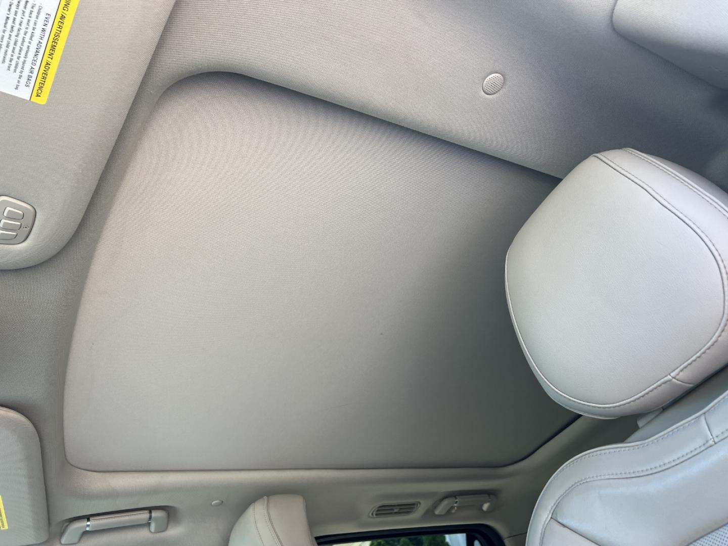 2019 WHITE /Tan Leather Lincoln Navigator L Select 4WD (5LMJJ3JT4KE) with an 3.5L V6 engine, Automatic transmission, located at 506 S. Kingshighway, Cape Girardeau, MO, 63703, (573) 235-5000, 37.294991, -89.553635 - 2019 Lincoln Navigator L Select 156xxx miles 4x4 3.5L V6 Automatic Leather 3rd Row Power/Heated Seats Heated Rear Seats Backup Camera Sunroof Bluetooth Power Running Boards Remote Start Cruise Power Windows/Locks/Mirrors We have financing available and we accept trades! Fill out a cr - Photo#5
