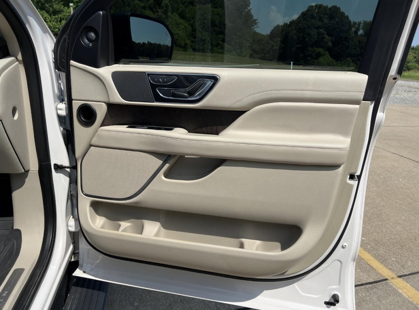2019 WHITE /Tan Leather Lincoln Navigator L Select 4WD (5LMJJ3JT4KE) with an 3.5L V6 engine, Automatic transmission, located at 506 S. Kingshighway, Cape Girardeau, MO, 63703, (573) 235-5000, 37.294991, -89.553635 - 2019 Lincoln Navigator L Select 156xxx miles 4x4 3.5L V6 Automatic Leather 3rd Row Power/Heated Seats Heated Rear Seats Backup Camera Sunroof Bluetooth Power Running Boards Remote Start Cruise Power Windows/Locks/Mirrors We have financing available and we accept trades! Fill out a cr - Photo#18