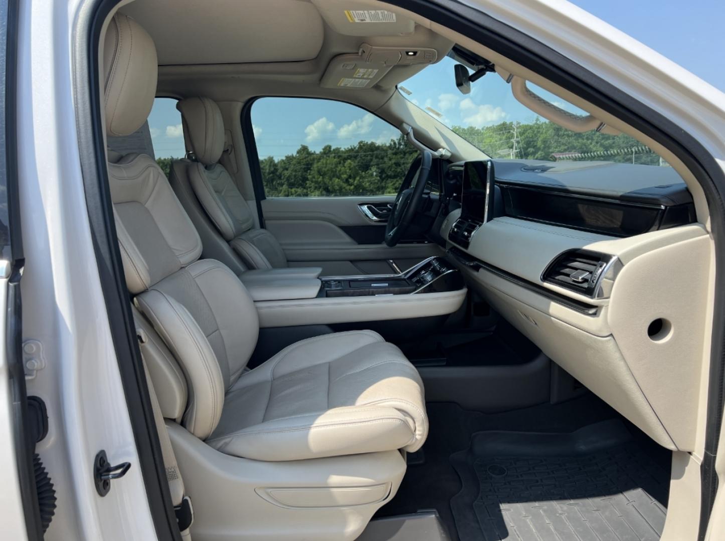 2019 WHITE /Tan Leather Lincoln Navigator L Select 4WD (5LMJJ3JT4KE) with an 3.5L V6 engine, Automatic transmission, located at 506 S. Kingshighway, Cape Girardeau, MO, 63703, (573) 235-5000, 37.294991, -89.553635 - 2019 Lincoln Navigator L Select 156xxx miles 4x4 3.5L V6 Automatic Leather 3rd Row Power/Heated Seats Heated Rear Seats Backup Camera Sunroof Bluetooth Power Running Boards Remote Start Cruise Power Windows/Locks/Mirrors We have financing available and we accept trades! Fill out a cr - Photo#19