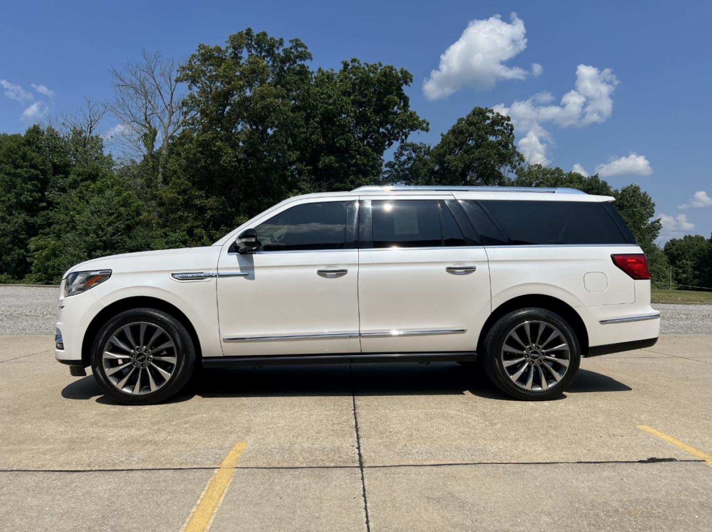 2019 WHITE /Tan Leather Lincoln Navigator L Select 4WD (5LMJJ3JT4KE) with an 3.5L V6 engine, Automatic transmission, located at 506 S. Kingshighway, Cape Girardeau, MO, 63703, (573) 235-5000, 37.294991, -89.553635 - 2019 Lincoln Navigator L Select 156xxx miles 4x4 3.5L V6 Automatic Leather 3rd Row Power/Heated Seats Heated Rear Seats Backup Camera Sunroof Bluetooth Power Running Boards Remote Start Cruise Power Windows/Locks/Mirrors We have financing available and we accept trades! Fill out a cr - Photo#10