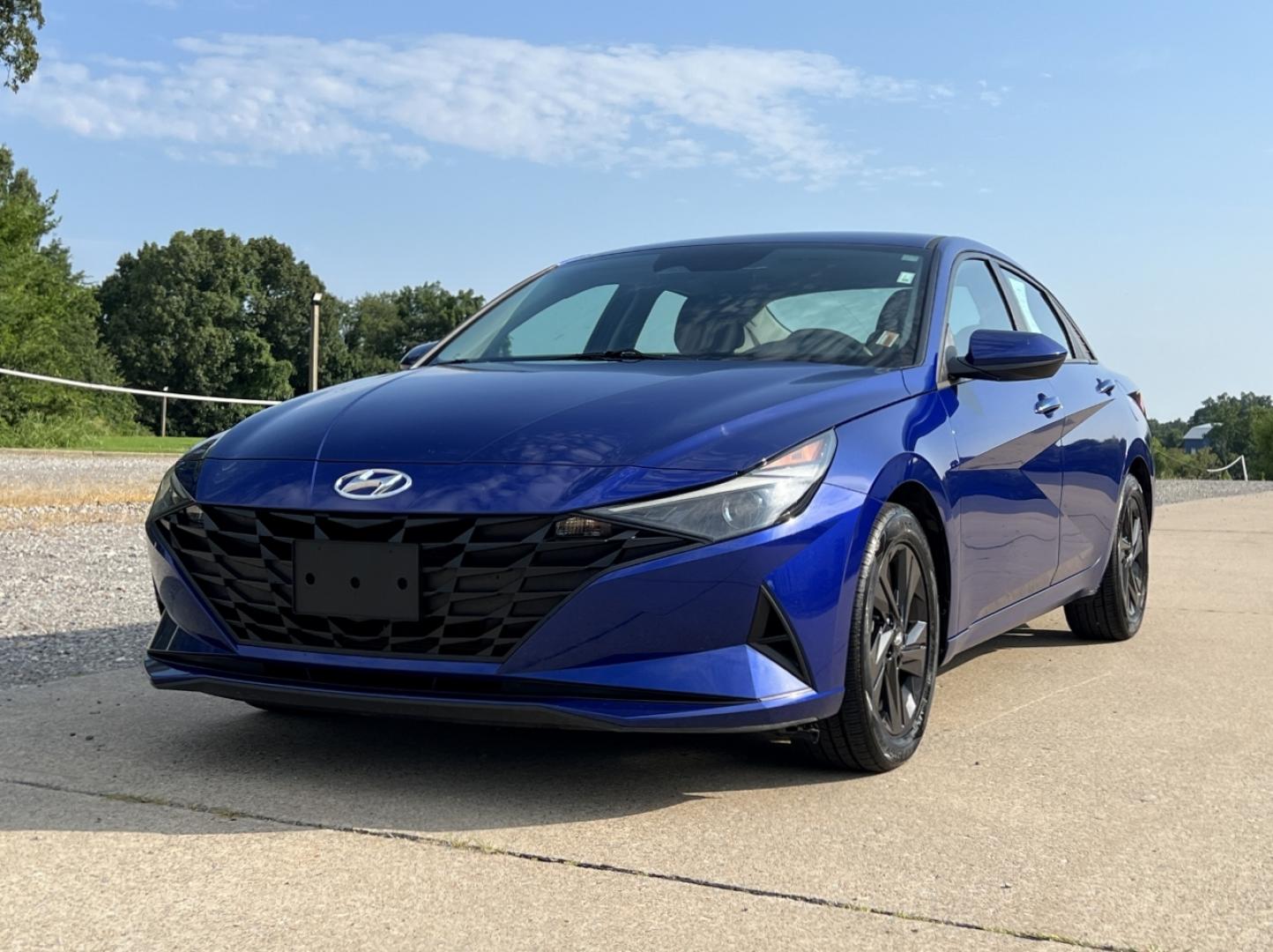 2022 BLUE /Black Cloth Hyundai Elantra SEL (5NPLM4AG4NH) with an 2.0L 4 Cyl. engine, Automatic transmission, located at 2990 Old Orchard Rd., Jackson, MO, 63755, 37.354214, -89.612106 - 2022 Hyundai Elantra SEL 1-Owner 106xxx miles Front Wheel Drive 2.0L 4 Cyl. Automatic Backup Camera Bluetooth Remote Start Cruise Power Windows/Locks/Mirrors We have financing available and we accept trades! Fill out a credit application on our website or come by today! If you have any q - Photo#4