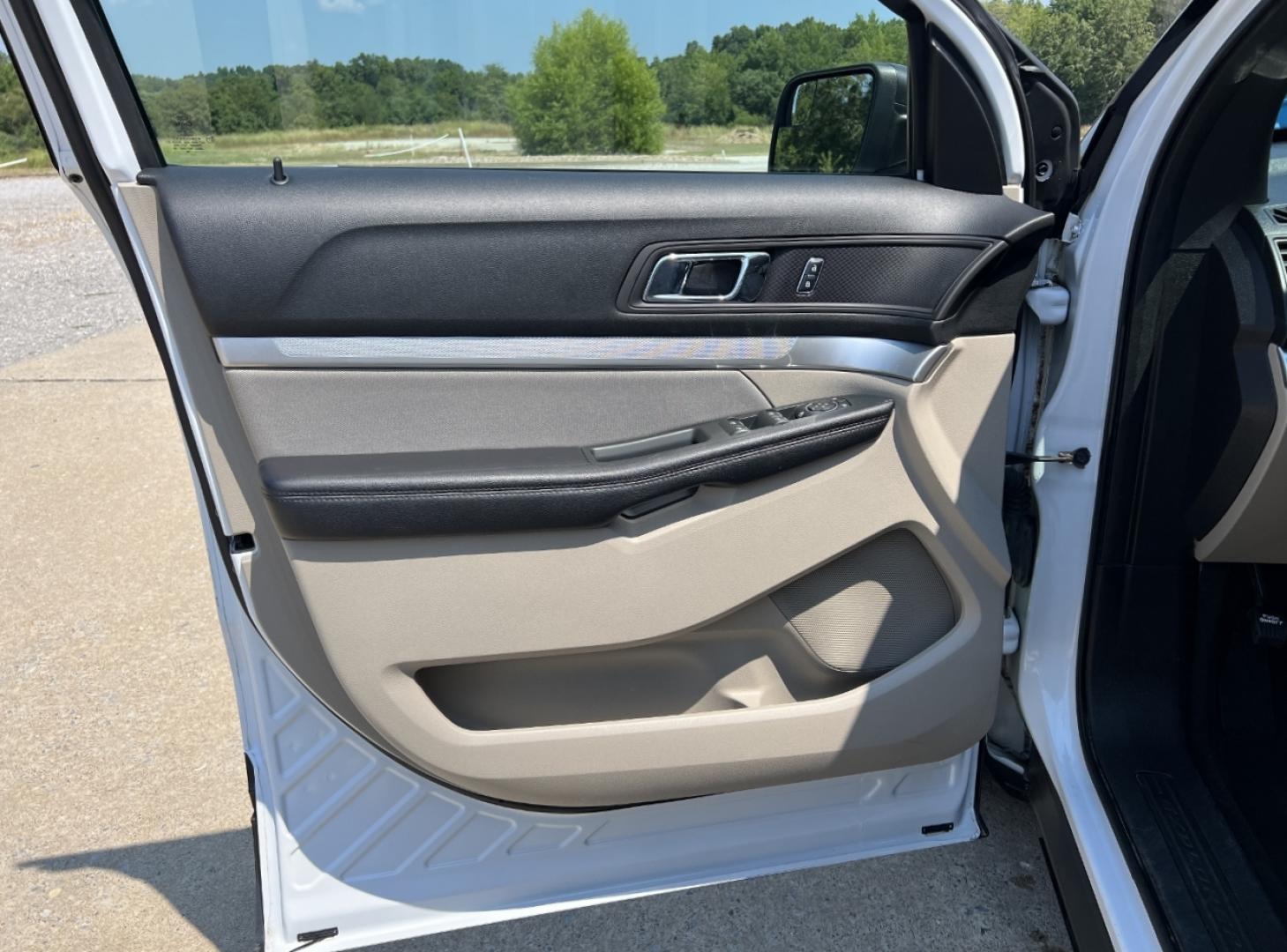 2018 WHITE /Tan Cloth Ford Explorer Base FWD (1FM5K7BH3JG) with an 2.3L 4 Cyl. engine, Automatic transmission, located at 2990 Old Orchard Rd., Jackson, MO, 63755, 37.354214, -89.612106 - 2018 Ford Explorer 1-Owner 115xxx miles Front Wheel Drive 2.3L 4 Cyl. Automatic 3rd Row Backup Camera Power Driver Seat Bluetooth Cruise Power Windows/Locks/Mirrors We have financing available and we accept trades! Fill out a credit application on our website or come by today! If you ha - Photo#9