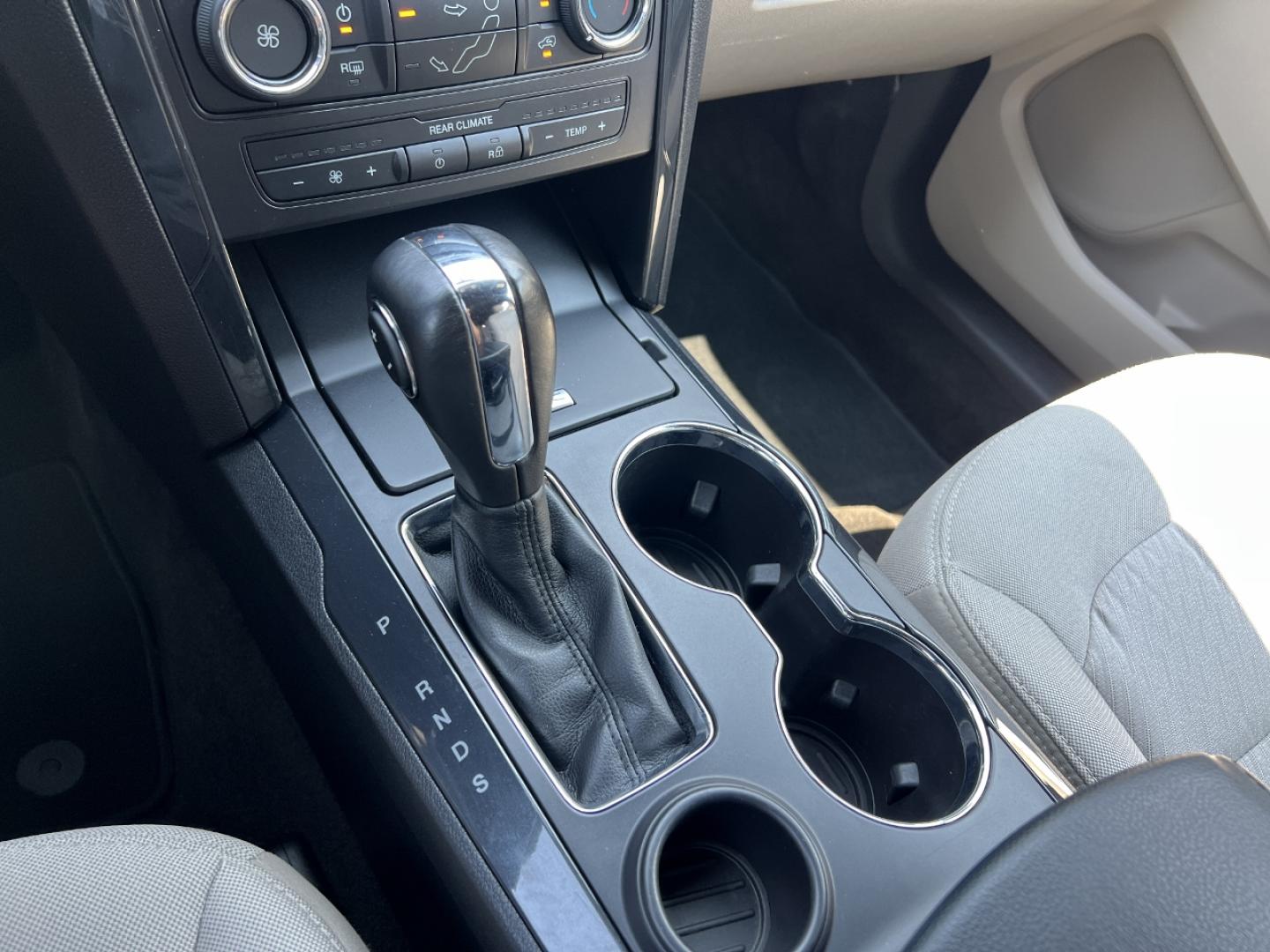 2018 WHITE /Tan Cloth Ford Explorer Base FWD (1FM5K7BH3JG) with an 2.3L 4 Cyl. engine, Automatic transmission, located at 2990 Old Orchard Rd., Jackson, MO, 63755, 37.354214, -89.612106 - 2018 Ford Explorer 1-Owner 115xxx miles Front Wheel Drive 2.3L 4 Cyl. Automatic 3rd Row Backup Camera Power Driver Seat Bluetooth Cruise Power Windows/Locks/Mirrors We have financing available and we accept trades! Fill out a credit application on our website or come by today! If you ha - Photo#20