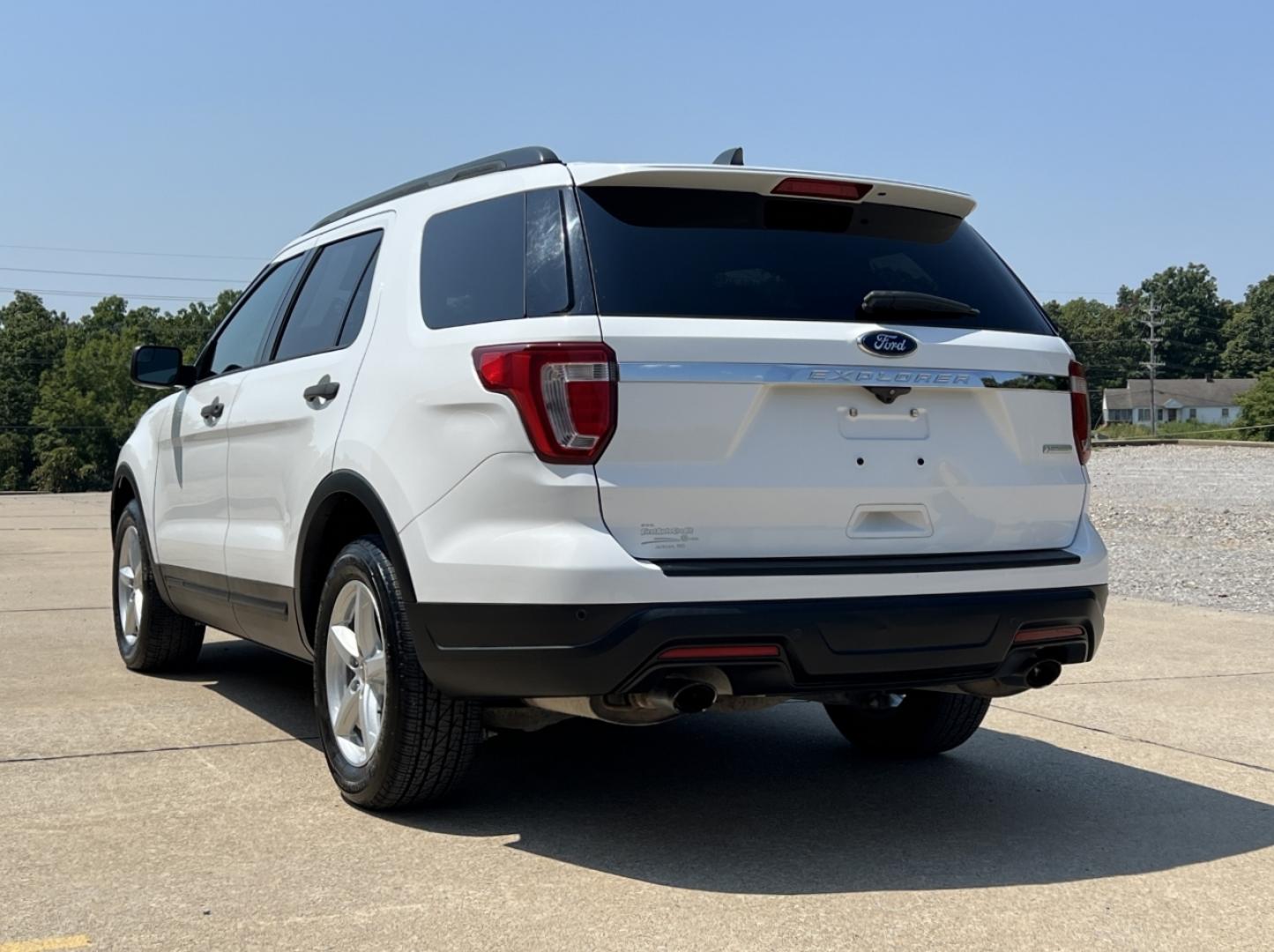 2018 WHITE /Tan Cloth Ford Explorer Base FWD (1FM5K7BH3JG) with an 2.3L 4 Cyl. engine, Automatic transmission, located at 2990 Old Orchard Rd., Jackson, MO, 63755, 37.354214, -89.612106 - 2018 Ford Explorer 1-Owner 115xxx miles Front Wheel Drive 2.3L 4 Cyl. Automatic 3rd Row Backup Camera Power Driver Seat Bluetooth Cruise Power Windows/Locks/Mirrors We have financing available and we accept trades! Fill out a credit application on our website or come by today! If you ha - Photo#7