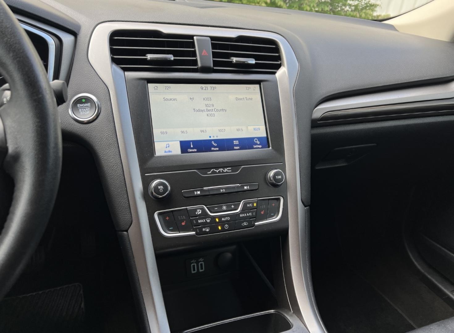2020 SILVER /Black Leather Ford Fusion SEL (3FA6P0CD1LR) with an 1.5L 4 Cyl. engine, Automatic transmission, located at 506 S. Kingshighway, Cape Girardeau, MO, 63703, (573) 235-5000, 37.294991, -89.553635 - 2020 Ford Fusion SEL 109xxx miles Front Wheel Drive 1.5L 4 Cyl. Automatic Leather Backup Camera Power/Heated Seats Bluetooth Remote Start Cruise Power Windows/Locks/Mirrors We have financing available and we accept trades! Fill out a credit application on our website or come by today! I - Photo#25
