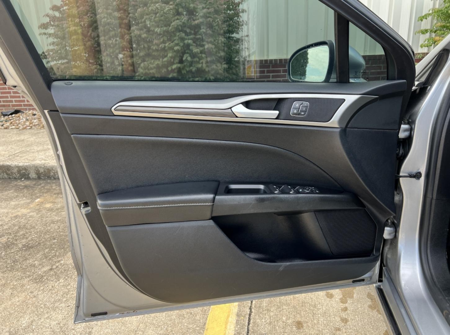 2020 SILVER /Black Leather Ford Fusion SEL (3FA6P0CD1LR) with an 1.5L 4 Cyl. engine, Automatic transmission, located at 506 S. Kingshighway, Cape Girardeau, MO, 63703, (573) 235-5000, 37.294991, -89.553635 - 2020 Ford Fusion SEL 109xxx miles Front Wheel Drive 1.5L 4 Cyl. Automatic Leather Backup Camera Power/Heated Seats Bluetooth Remote Start Cruise Power Windows/Locks/Mirrors We have financing available and we accept trades! Fill out a credit application on our website or come by today! I - Photo#13