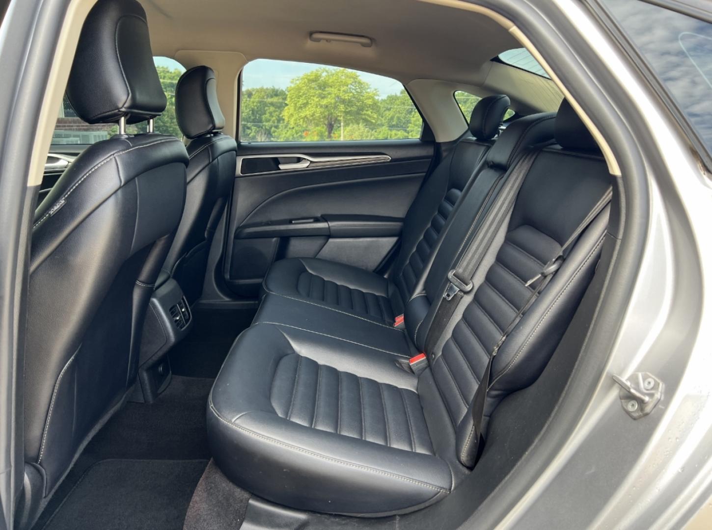 2020 SILVER /Black Leather Ford Fusion SEL (3FA6P0CD1LR) with an 1.5L 4 Cyl. engine, Automatic transmission, located at 506 S. Kingshighway, Cape Girardeau, MO, 63703, (573) 235-5000, 37.294991, -89.553635 - 2020 Ford Fusion SEL 109xxx miles Front Wheel Drive 1.5L 4 Cyl. Automatic Leather Backup Camera Power/Heated Seats Bluetooth Remote Start Cruise Power Windows/Locks/Mirrors We have financing available and we accept trades! Fill out a credit application on our website or come by today! I - Photo#17