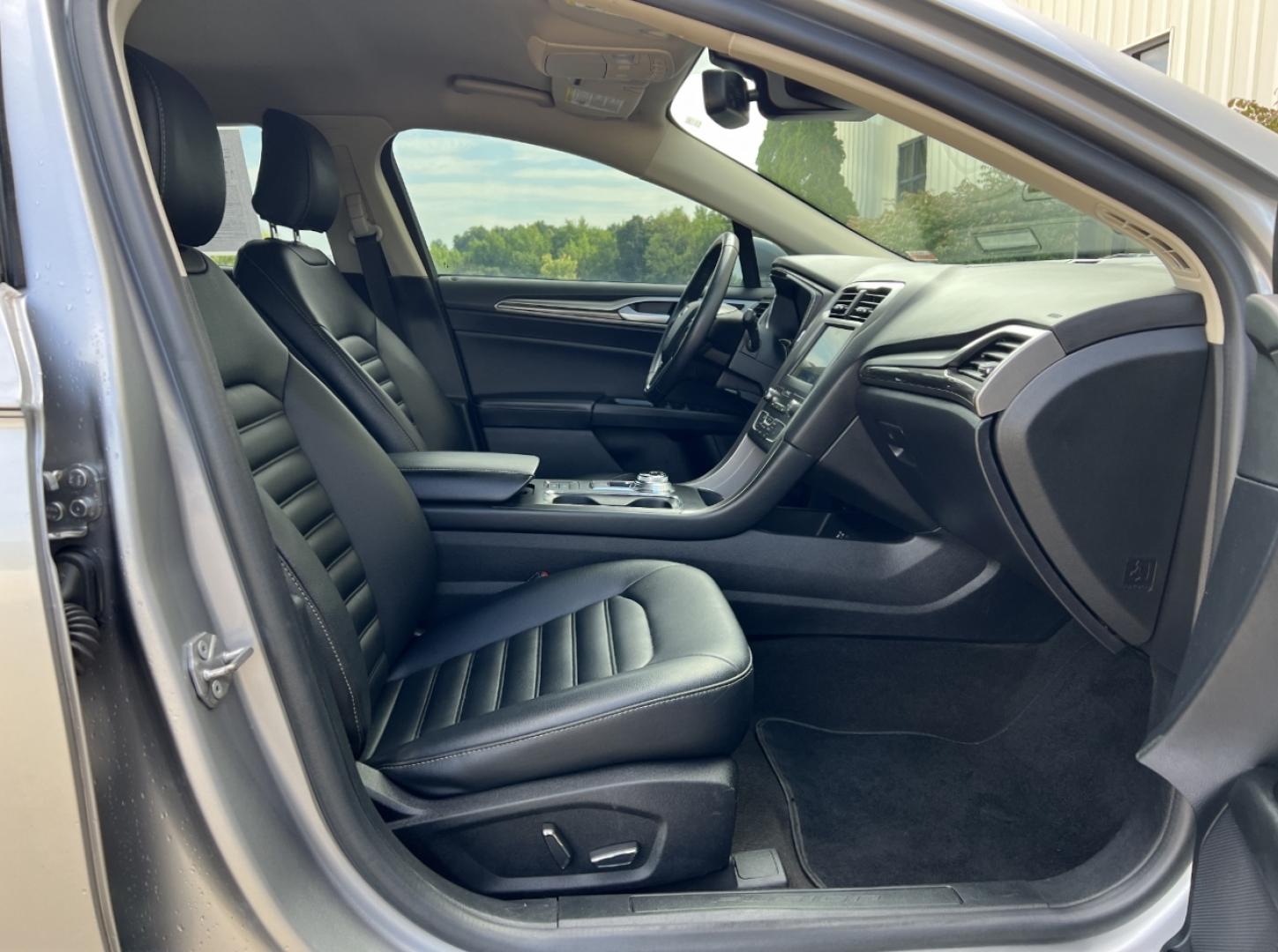 2020 SILVER /Black Leather Ford Fusion SEL (3FA6P0CD1LR) with an 1.5L 4 Cyl. engine, Automatic transmission, located at 506 S. Kingshighway, Cape Girardeau, MO, 63703, (573) 235-5000, 37.294991, -89.553635 - 2020 Ford Fusion SEL 109xxx miles Front Wheel Drive 1.5L 4 Cyl. Automatic Leather Backup Camera Power/Heated Seats Bluetooth Remote Start Cruise Power Windows/Locks/Mirrors We have financing available and we accept trades! Fill out a credit application on our website or come by today! I - Photo#16