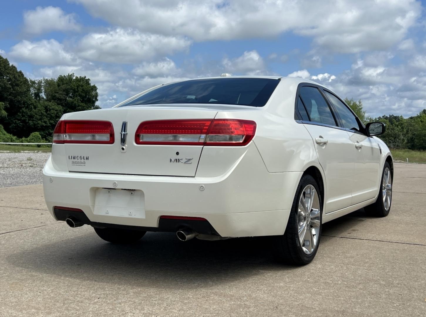 2012 WHITE /Black Leather Lincoln MKZ FWD (3LNHL2GC8CR) with an 3.5L V6 engine, Automatic transmission, located at 506 S. Kingshighway, Cape Girardeau, MO, 63703, (573) 235-5000, 37.294991, -89.553635 - 2012 Lincoln MKZ 1-Owner 150xxx miles 3.5L V6 Automatic Leather Navigation Backup Camera Power/Heated/Cooled Seats Sunroof Bluetooth Cruise Power Windows/Locks/Mirrors We have financing available and we accept trades! Fill out a credit application on our website or come by today! If yo - Photo#10