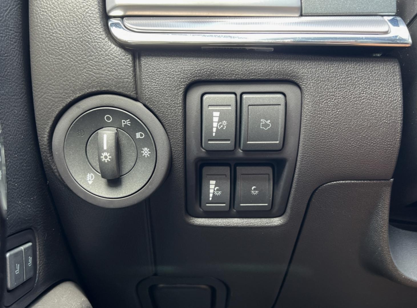 2012 WHITE /Black Leather Lincoln MKZ FWD (3LNHL2GC8CR) with an 3.5L V6 engine, Automatic transmission, located at 506 S. Kingshighway, Cape Girardeau, MO, 63703, (573) 235-5000, 37.294991, -89.553635 - 2012 Lincoln MKZ 1-Owner 150xxx miles 3.5L V6 Automatic Leather Navigation Backup Camera Power/Heated/Cooled Seats Sunroof Bluetooth Cruise Power Windows/Locks/Mirrors We have financing available and we accept trades! Fill out a credit application on our website or come by today! If yo - Photo#30