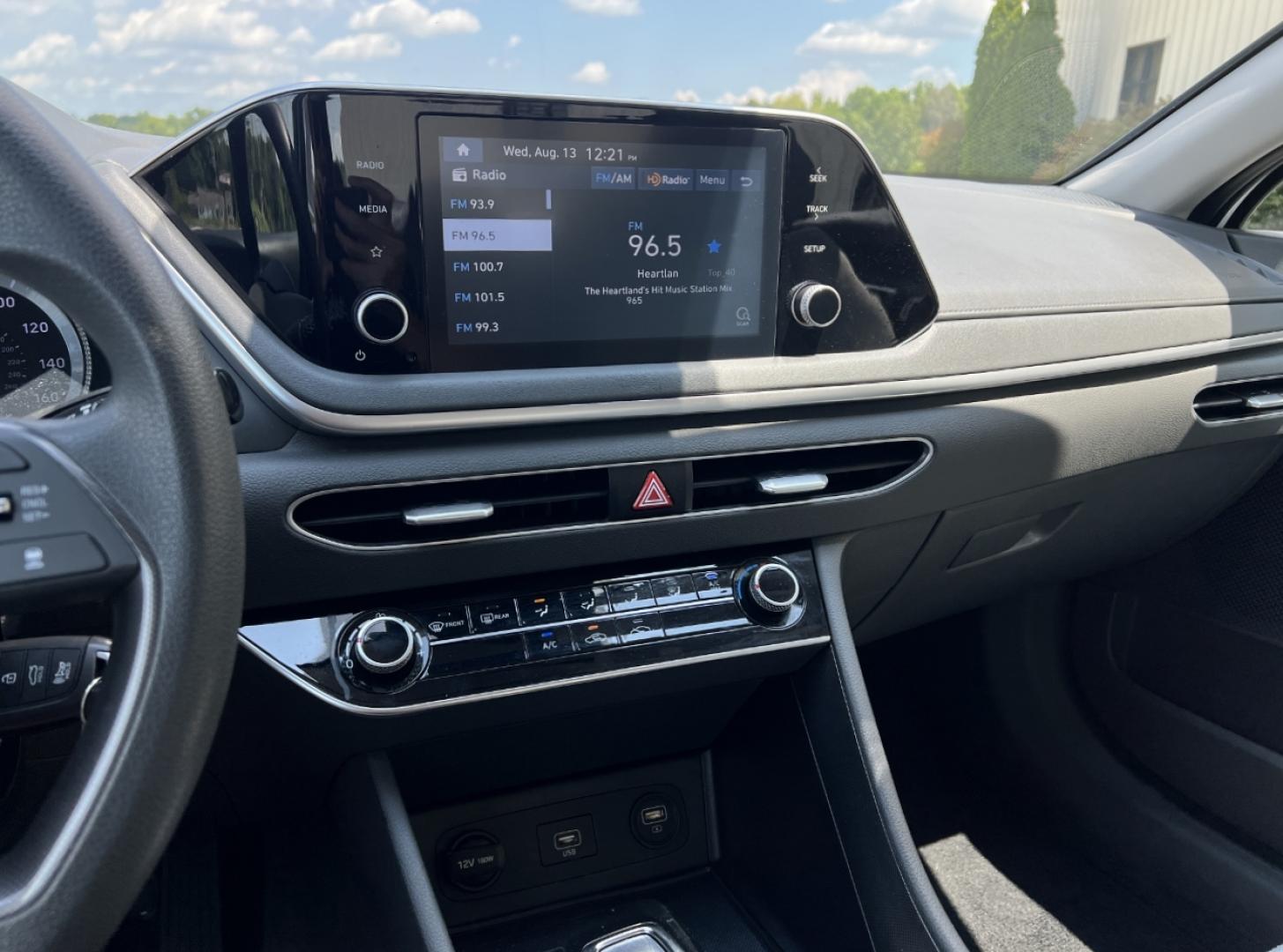 2020 WHITE /Gray Cloth Hyundai Sonata SE (5NPEG4JA2LH) with an 2.4L 4 Cyl. engine, Automatic transmission, located at 2990 Old Orchard Rd., Jackson, MO, 63755, 37.354214, -89.612106 - 2020 Hyundai Sonata SE 1-Owner 104xxx miles Front Wheel Drive 2.5L 4 Cyl. Automatic Backup Camera Bluetooth Cruise Power Windows/Locks/Mirrors We have financing available and we accept trades! Fill out a credit application on our website or come by today! If you have any questions, give u - Photo#21