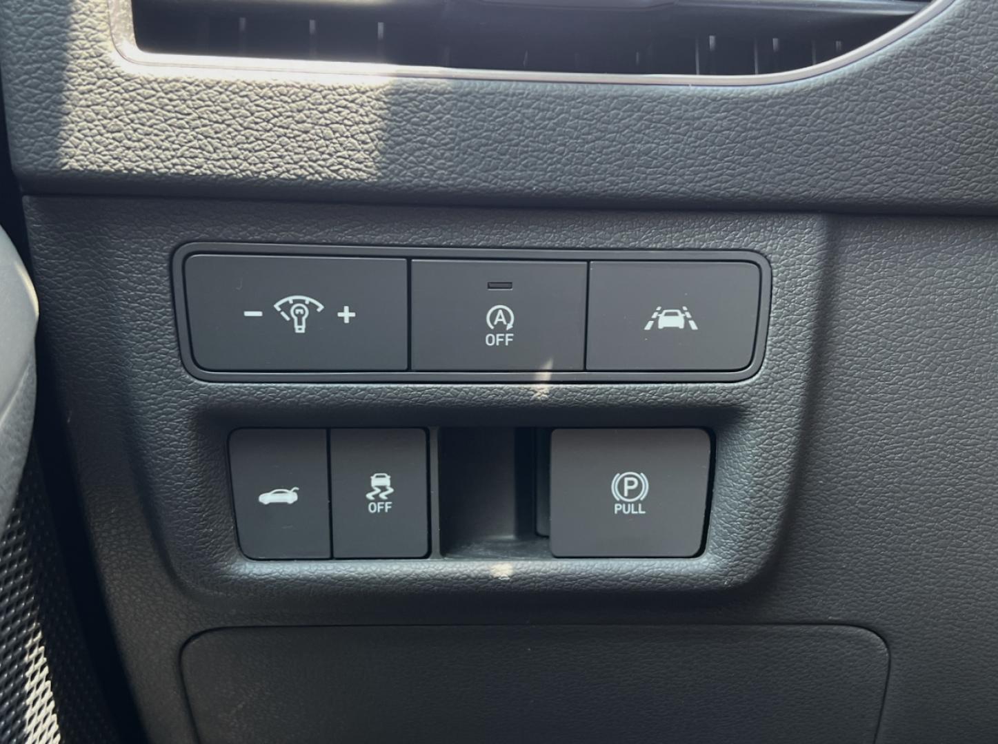 2020 WHITE /Gray Cloth Hyundai Sonata SE (5NPEG4JA2LH) with an 2.4L 4 Cyl. engine, Automatic transmission, located at 2990 Old Orchard Rd., Jackson, MO, 63755, 37.354214, -89.612106 - 2020 Hyundai Sonata SE 1-Owner 104xxx miles Front Wheel Drive 2.5L 4 Cyl. Automatic Backup Camera Bluetooth Cruise Power Windows/Locks/Mirrors We have financing available and we accept trades! Fill out a credit application on our website or come by today! If you have any questions, give u - Photo#26