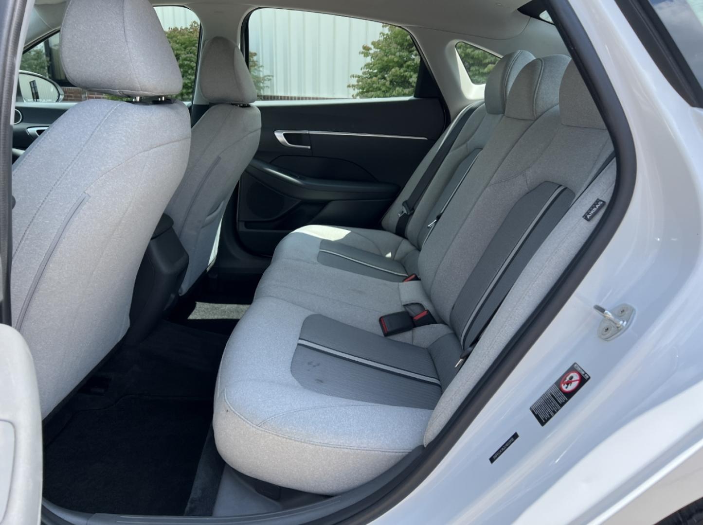 2020 WHITE /Gray Cloth Hyundai Sonata SE (5NPEG4JA2LH) with an 2.4L 4 Cyl. engine, Automatic transmission, located at 2990 Old Orchard Rd., Jackson, MO, 63755, 37.354214, -89.612106 - 2020 Hyundai Sonata SE 1-Owner 104xxx miles Front Wheel Drive 2.5L 4 Cyl. Automatic Backup Camera Bluetooth Cruise Power Windows/Locks/Mirrors We have financing available and we accept trades! Fill out a credit application on our website or come by today! If you have any questions, give u - Photo#14