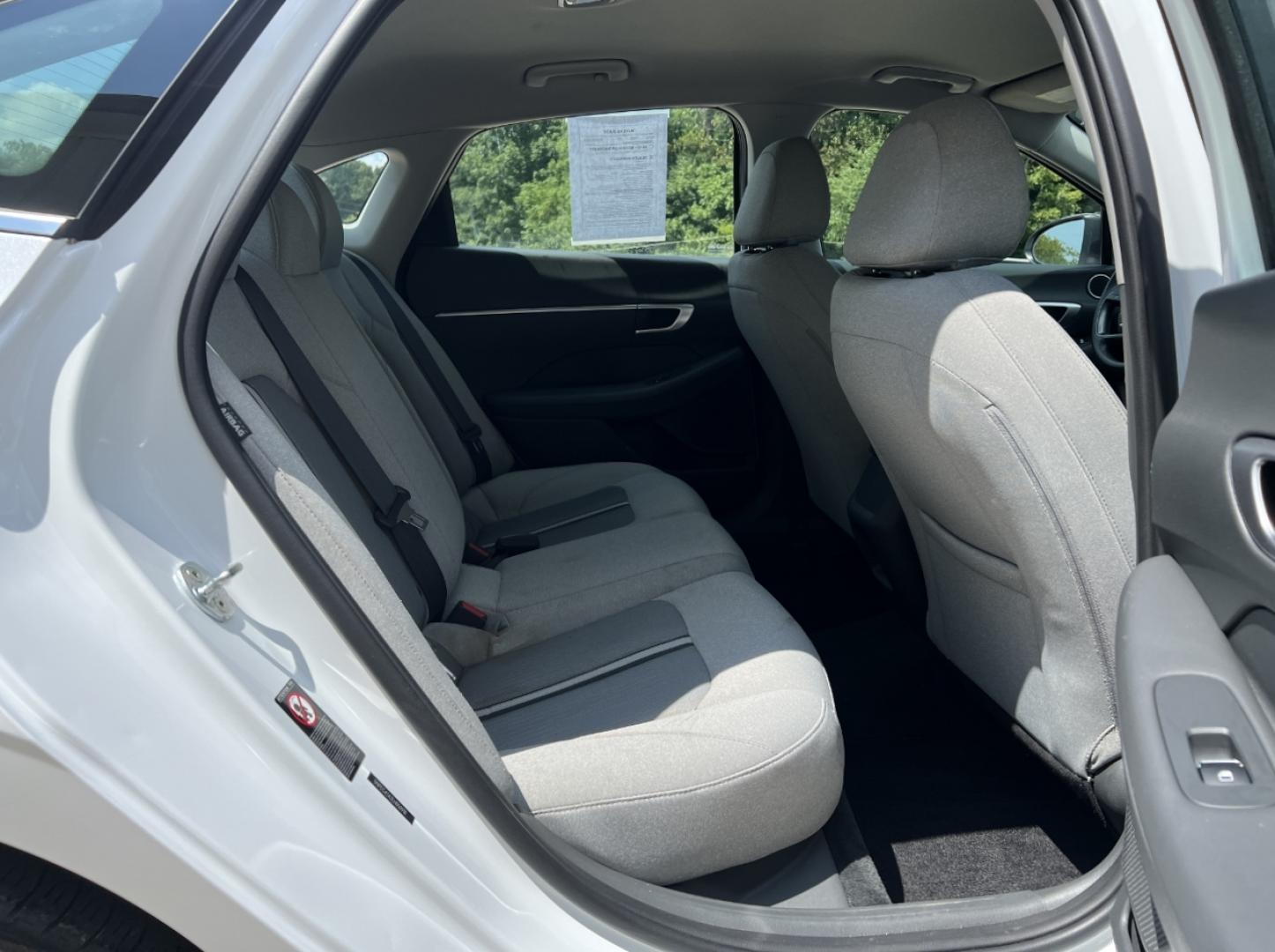 2020 WHITE /Gray Cloth Hyundai Sonata SE (5NPEG4JA2LH) with an 2.4L 4 Cyl. engine, Automatic transmission, located at 2990 Old Orchard Rd., Jackson, MO, 63755, 37.354214, -89.612106 - 2020 Hyundai Sonata SE 1-Owner 104xxx miles Front Wheel Drive 2.5L 4 Cyl. Automatic Backup Camera Bluetooth Cruise Power Windows/Locks/Mirrors We have financing available and we accept trades! Fill out a credit application on our website or come by today! If you have any questions, give u - Photo#15
