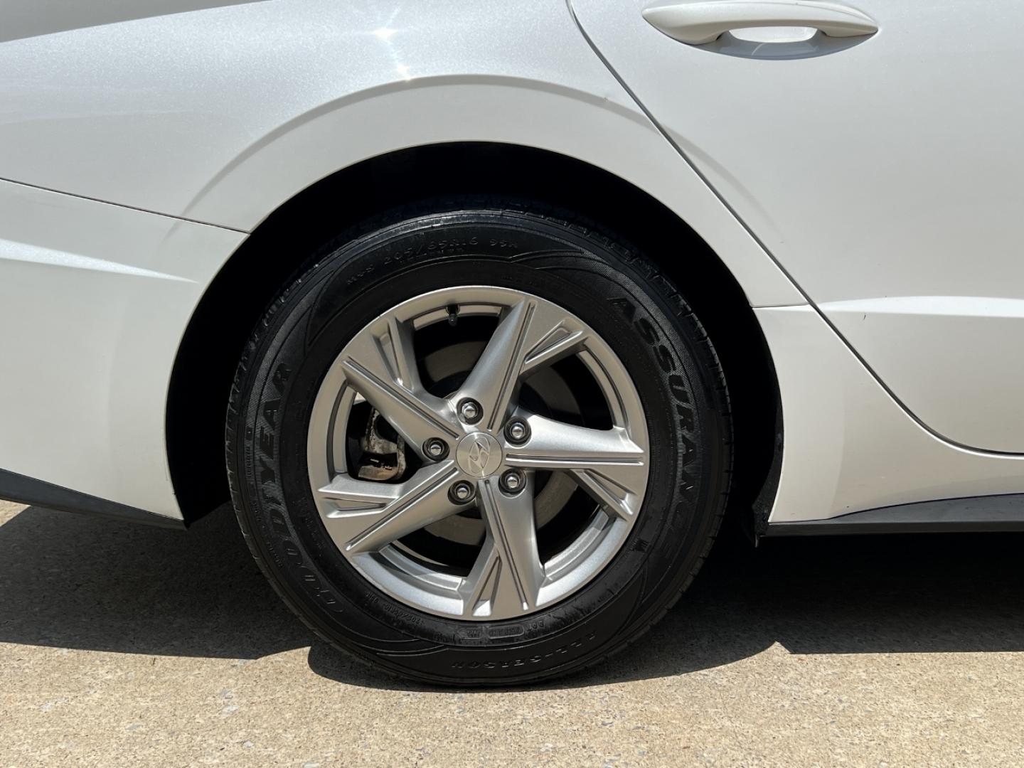 2020 WHITE /Gray Cloth Hyundai Sonata SE (5NPEG4JA2LH) with an 2.4L 4 Cyl. engine, Automatic transmission, located at 2990 Old Orchard Rd., Jackson, MO, 63755, 37.354214, -89.612106 - 2020 Hyundai Sonata SE 1-Owner 104xxx miles Front Wheel Drive 2.5L 4 Cyl. Automatic Backup Camera Bluetooth Cruise Power Windows/Locks/Mirrors We have financing available and we accept trades! Fill out a credit application on our website or come by today! If you have any questions, give u - Photo#32