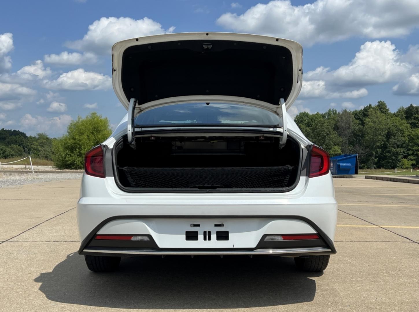 2020 WHITE /Gray Cloth Hyundai Sonata SE (5NPEG4JA2LH) with an 2.4L 4 Cyl. engine, Automatic transmission, located at 2990 Old Orchard Rd., Jackson, MO, 63755, 37.354214, -89.612106 - 2020 Hyundai Sonata SE 1-Owner 104xxx miles Front Wheel Drive 2.5L 4 Cyl. Automatic Backup Camera Bluetooth Cruise Power Windows/Locks/Mirrors We have financing available and we accept trades! Fill out a credit application on our website or come by today! If you have any questions, give u - Photo#16