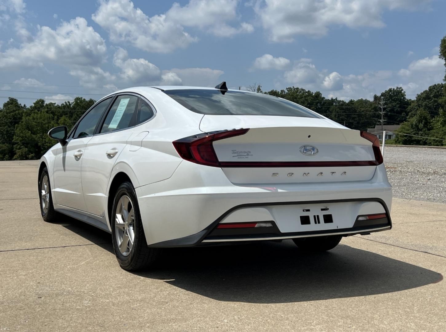 2020 WHITE /Gray Cloth Hyundai Sonata SE (5NPEG4JA2LH) with an 2.4L 4 Cyl. engine, Automatic transmission, located at 2990 Old Orchard Rd., Jackson, MO, 63755, 37.354214, -89.612106 - 2020 Hyundai Sonata SE 1-Owner 104xxx miles Front Wheel Drive 2.5L 4 Cyl. Automatic Backup Camera Bluetooth Cruise Power Windows/Locks/Mirrors We have financing available and we accept trades! Fill out a credit application on our website or come by today! If you have any questions, give u - Photo#7