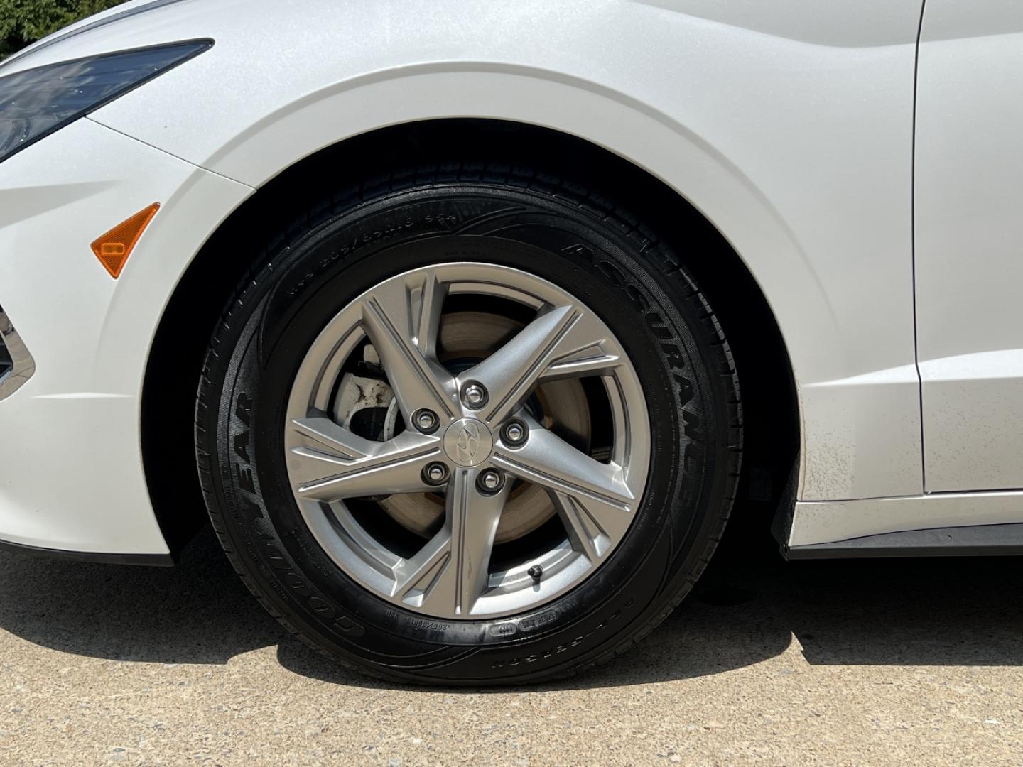 2020 WHITE /Gray Cloth Hyundai Sonata SE (5NPEG4JA2LH) with an 2.4L 4 Cyl. engine, Automatic transmission, located at 2990 Old Orchard Rd., Jackson, MO, 63755, 37.354214, -89.612106 - 2020 Hyundai Sonata SE 1-Owner 104xxx miles Front Wheel Drive 2.5L 4 Cyl. Automatic Backup Camera Bluetooth Cruise Power Windows/Locks/Mirrors We have financing available and we accept trades! Fill out a credit application on our website or come by today! If you have any questions, give u - Photo#30