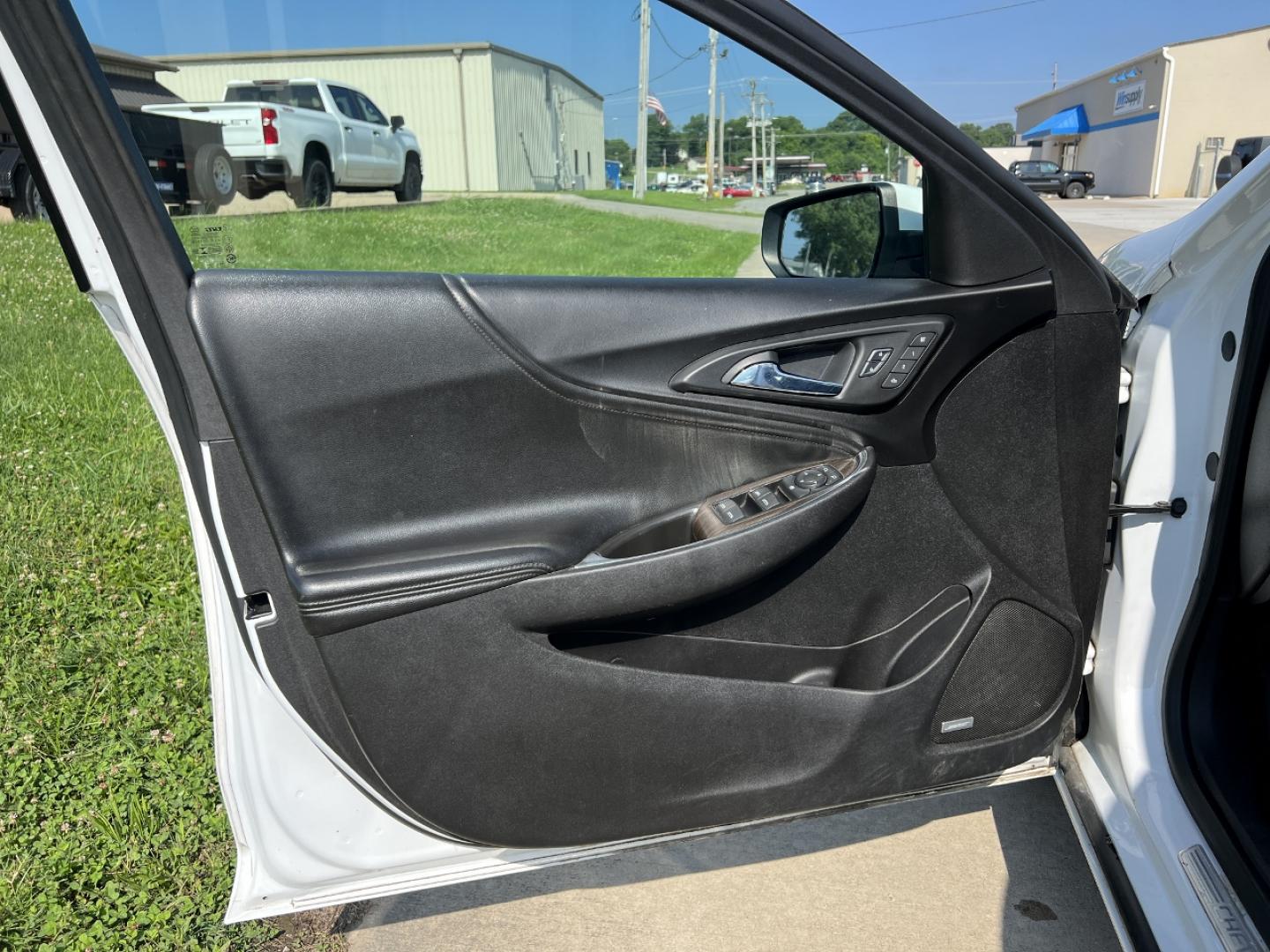 2017 WHITE /Black Leather Chevrolet Malibu Premier (1G1ZH5SX5HF) with an 2.0L 4 Cyl. engine, Automatic transmission, located at 506 S. Kingshighway, Cape Girardeau, MO, 63703, (573) 235-5000, 37.294991, -89.553635 - 2017 Chevrolet Malibu Premier 151xxx miles Front Wheel Drive 2.0L 4 Cyl. Automatic Leather Navigation Backup Camera Power/Heated/Cooled Seats Heated Steering Wheel Sunroof Bluetooth Remote Start Cruise Power Windows/Locks/Mirrors We have financing available and we accept trades! Fill - Photo#14