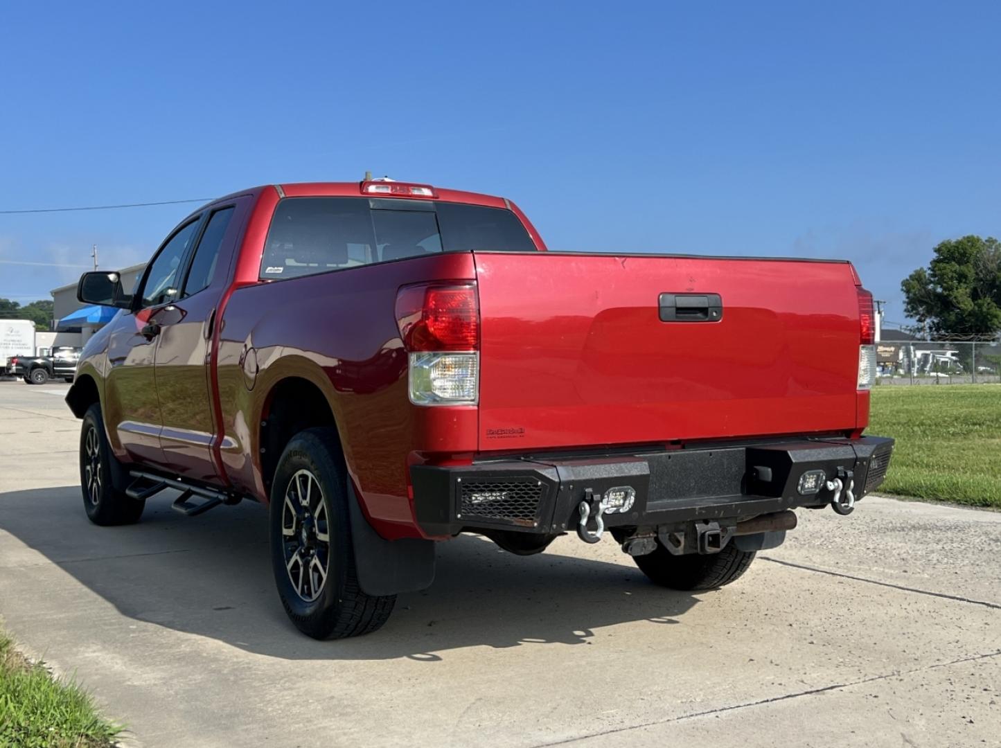 2011 RED /Black Cloth Toyota Tundra Tundra-Grade 5.7L FFV Double Cab 4WD (5TFUW5F11BX) with an 5.7L V8 engine, Automatic transmission, located at 506 S. Kingshighway, Cape Girardeau, MO, 63703, (573) 235-5000, 37.294991, -89.553635 - 2011 Toyota Tundra Grade 163xxx miles 4x4 5.7L V8 Automatic Power Driver Seat Cruise Power Windows/Locks/Mirrors We have financing available and we accept trades! Fill out a credit application on our website or come by today! If you have any questions, give us a call at (573) 235-5000 or vi - Photo#8