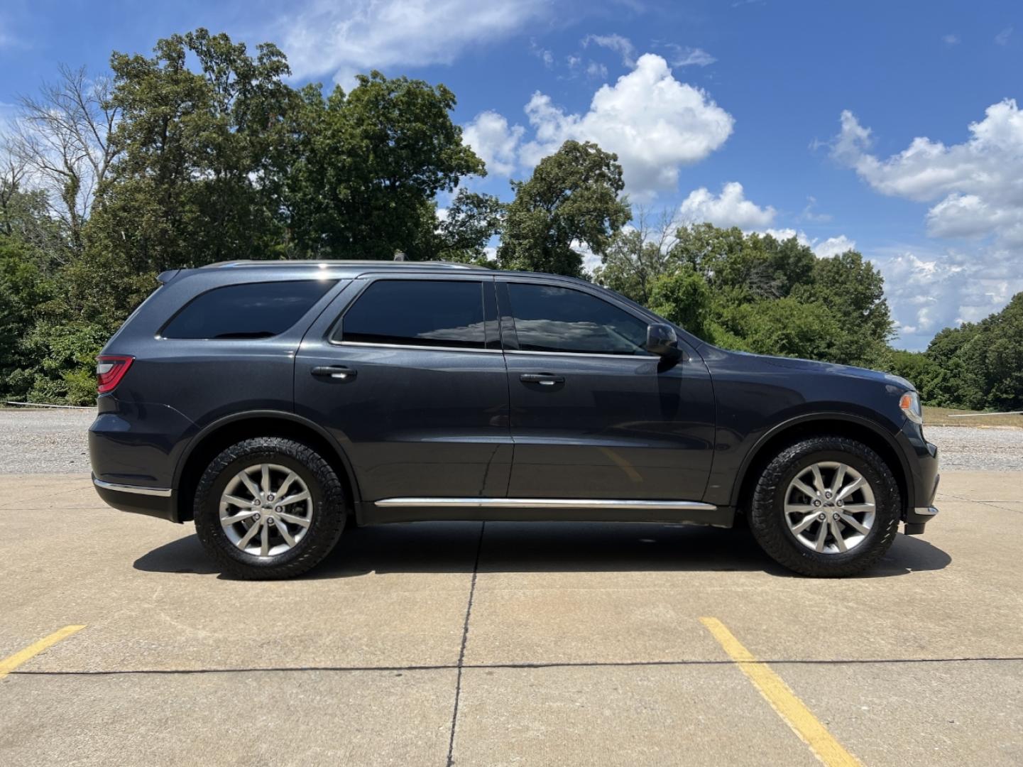 2016 GRAY /Black Cloth Dodge Durango SXT AWD (1C4RDJAG5GC) with an 3.6L V6 engine, Automatic transmission, located at 2990 Old Orchard Rd., Jackson, MO, 63755, 37.354214, -89.612106 - 2016 Dodge Durango SXT 135xxx miles All Wheel Drive 3.6L V6 Automatic 3rd Row Power Driver Seat Bluetooth Cruise Power Windows/Locks/Mirrors We have financing available and we accept trades! Fill out a credit application on our website or come by today! If you have any questions, give us - Photo#5