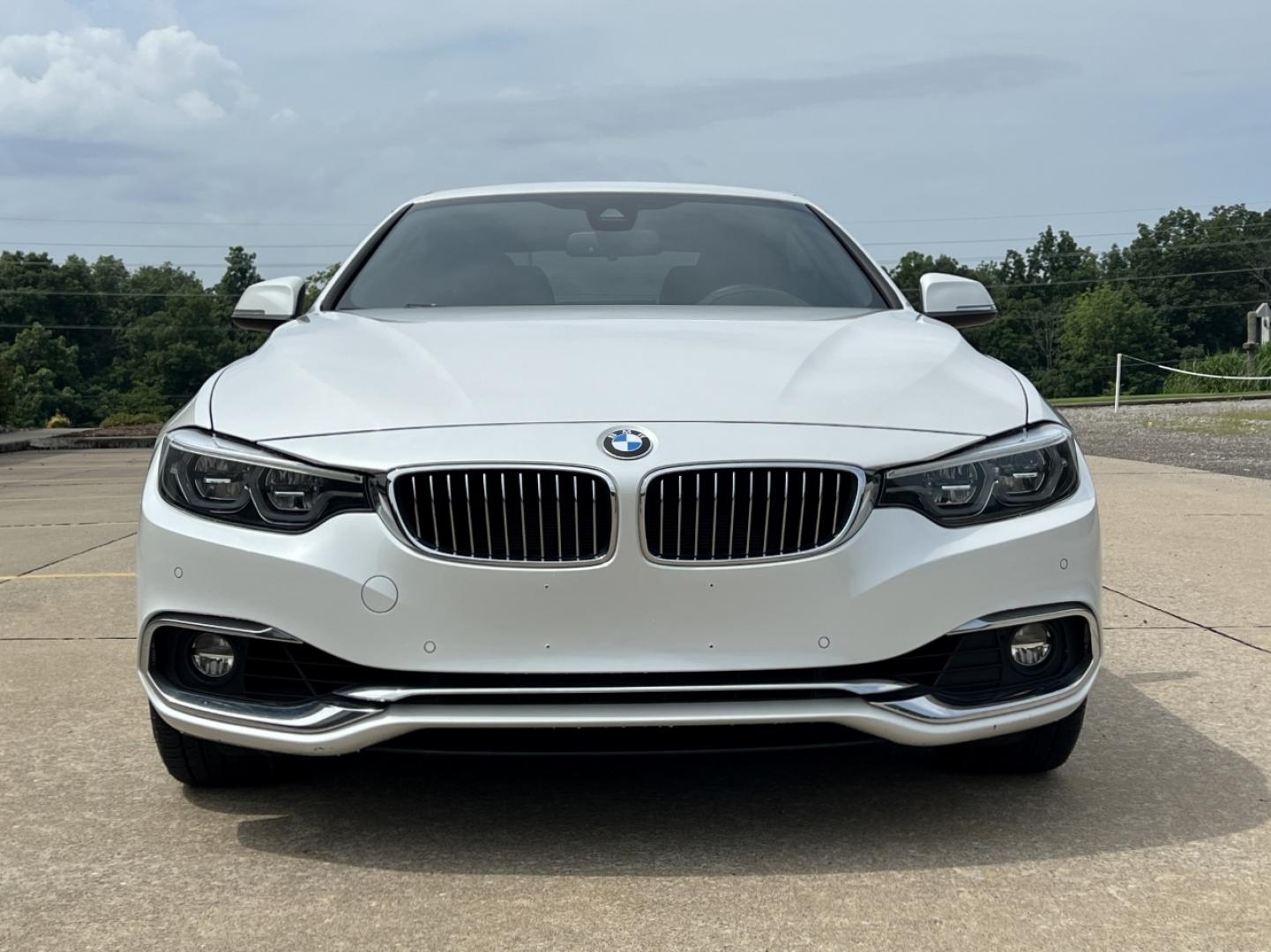 2018 WHITE /Blue Leather BMW 4-Series 440i convertible (WBA4Z7C58JE) with an 3.0L V6 DOHC 24V engine, Automatic transmission, located at 2990 Old Orchard Rd., Jackson, MO, 63755, 37.354214, -89.612106 - 2018 BMW 440i Only 50xxx miles All Wheel Drive 3.0L I6 Automatic Leather Navigation Power/Heated Seats Backup Camera Bluetooth Cruise Power Windows/Locks/Mirrors We have financing available and we accept trades! Fill out a credit application on our website or come by today! If you have - Photo#15