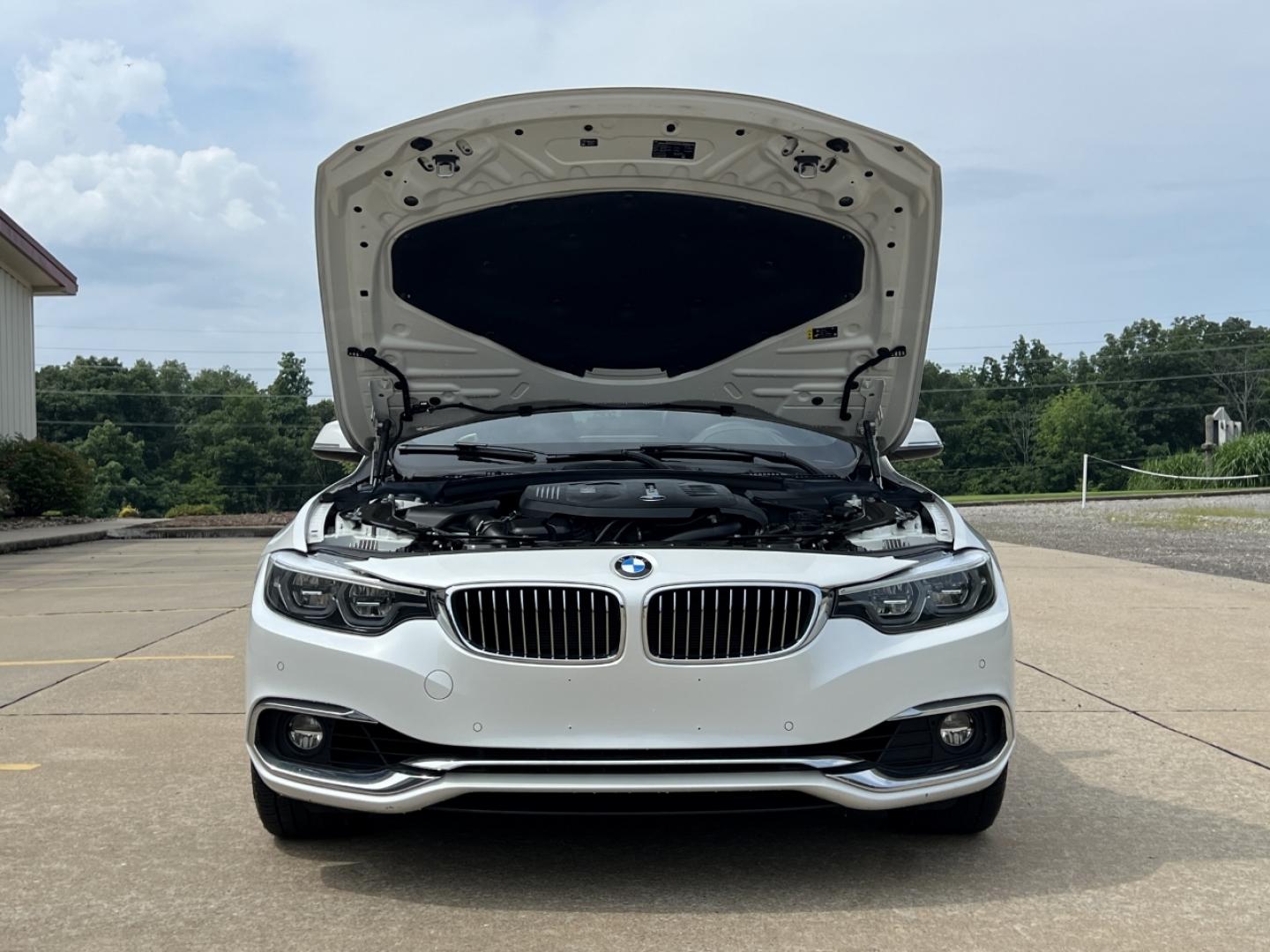 2018 WHITE /Blue Leather BMW 4-Series 440i convertible (WBA4Z7C58JE) with an 3.0L V6 DOHC 24V engine, Automatic transmission, located at 2990 Old Orchard Rd., Jackson, MO, 63755, 37.354214, -89.612106 - 2018 BMW 440i Only 50xxx miles All Wheel Drive 3.0L I6 Automatic Leather Navigation Power/Heated Seats Backup Camera Bluetooth Cruise Power Windows/Locks/Mirrors We have financing available and we accept trades! Fill out a credit application on our website or come by today! If you have - Photo#34