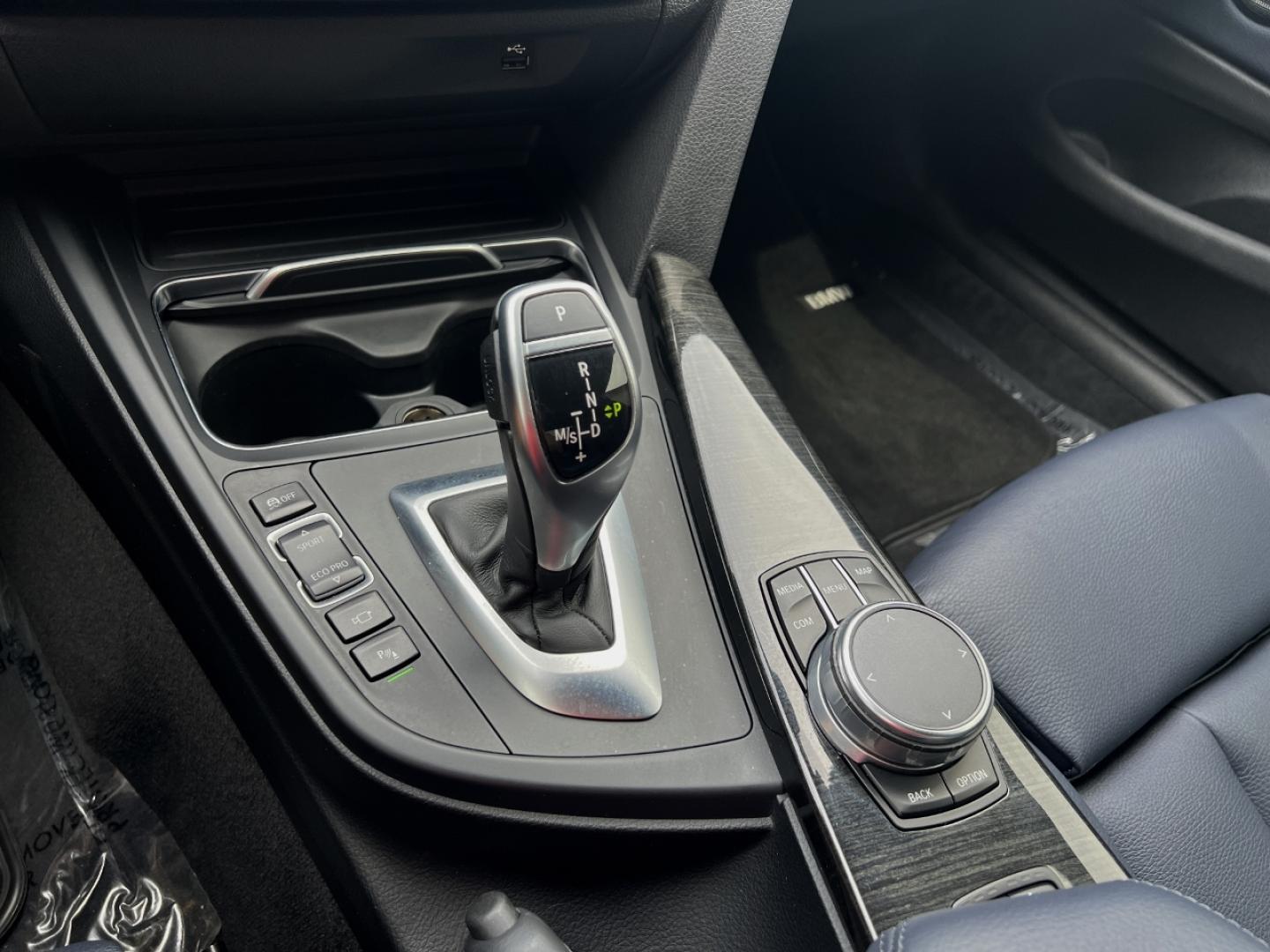 2018 WHITE /Blue Leather BMW 4-Series 440i convertible (WBA4Z7C58JE) with an 3.0L V6 DOHC 24V engine, Automatic transmission, located at 2990 Old Orchard Rd., Jackson, MO, 63755, 37.354214, -89.612106 - 2018 BMW 440i Only 50xxx miles All Wheel Drive 3.0L I6 Automatic Leather Navigation Power/Heated Seats Backup Camera Bluetooth Cruise Power Windows/Locks/Mirrors We have financing available and we accept trades! Fill out a credit application on our website or come by today! If you have - Photo#26