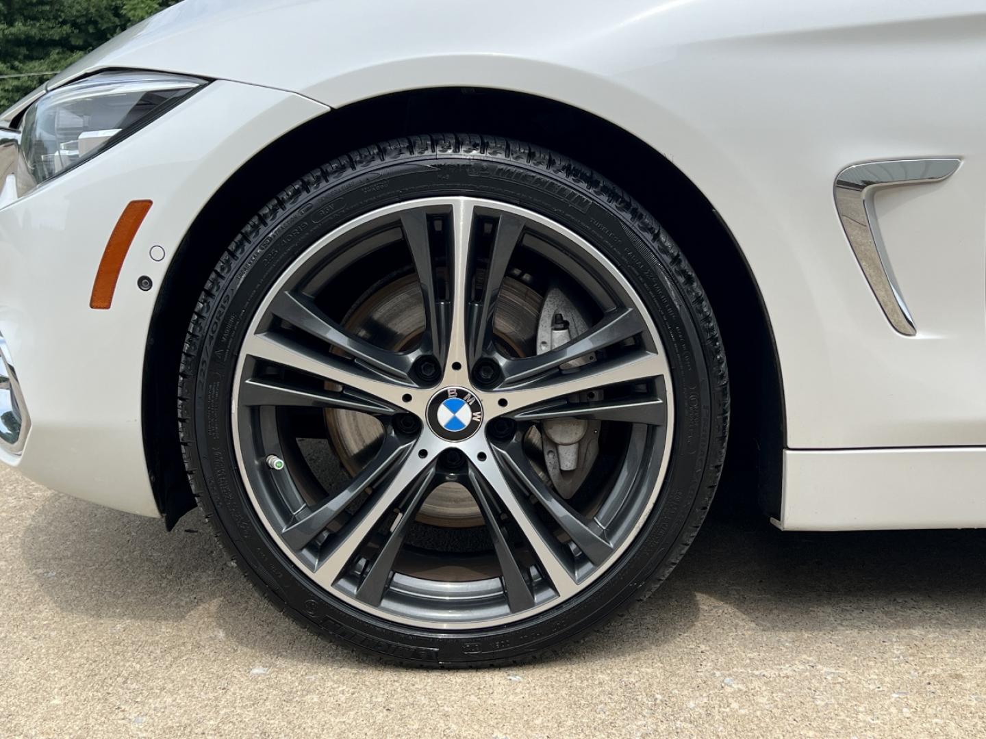 2018 WHITE /Blue Leather BMW 4-Series 440i convertible (WBA4Z7C58JE) with an 3.0L V6 DOHC 24V engine, Automatic transmission, located at 2990 Old Orchard Rd., Jackson, MO, 63755, 37.354214, -89.612106 - 2018 BMW 440i Only 50xxx miles All Wheel Drive 3.0L I6 Automatic Leather Navigation Power/Heated Seats Backup Camera Bluetooth Cruise Power Windows/Locks/Mirrors We have financing available and we accept trades! Fill out a credit application on our website or come by today! If you have - Photo#37