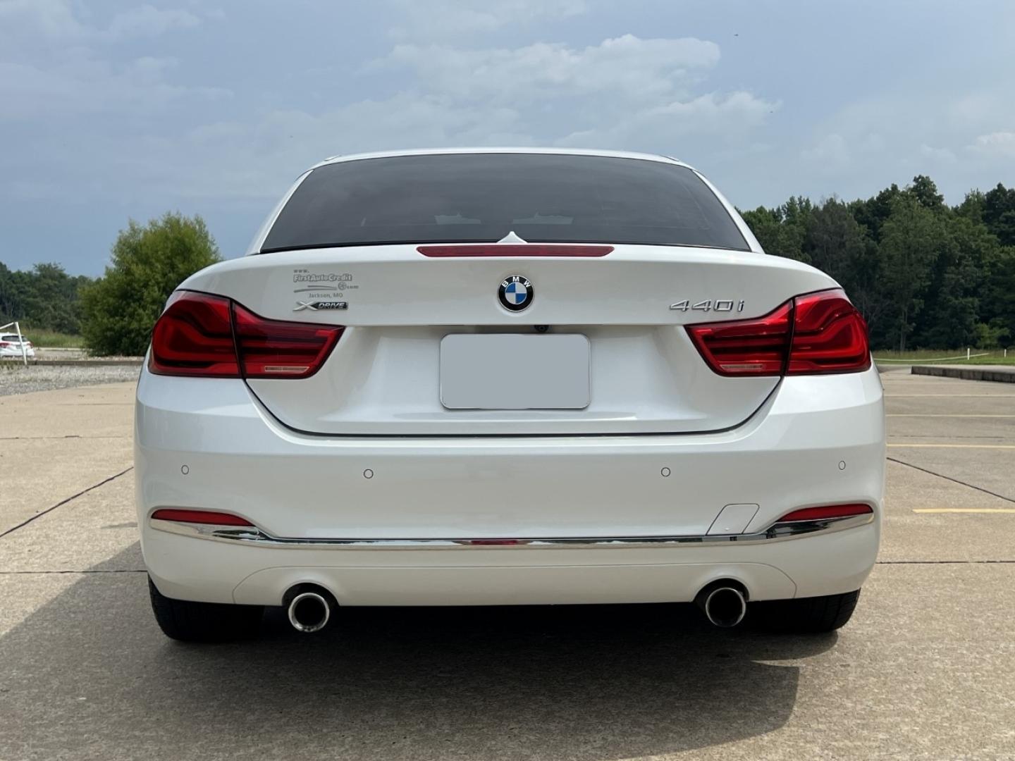 2018 WHITE /Blue Leather BMW 4-Series 440i convertible (WBA4Z7C58JE) with an 3.0L V6 DOHC 24V engine, Automatic transmission, located at 2990 Old Orchard Rd., Jackson, MO, 63755, 37.354214, -89.612106 - 2018 BMW 440i Only 50xxx miles All Wheel Drive 3.0L I6 Automatic Leather Navigation Power/Heated Seats Backup Camera Bluetooth Cruise Power Windows/Locks/Mirrors We have financing available and we accept trades! Fill out a credit application on our website or come by today! If you have - Photo#14