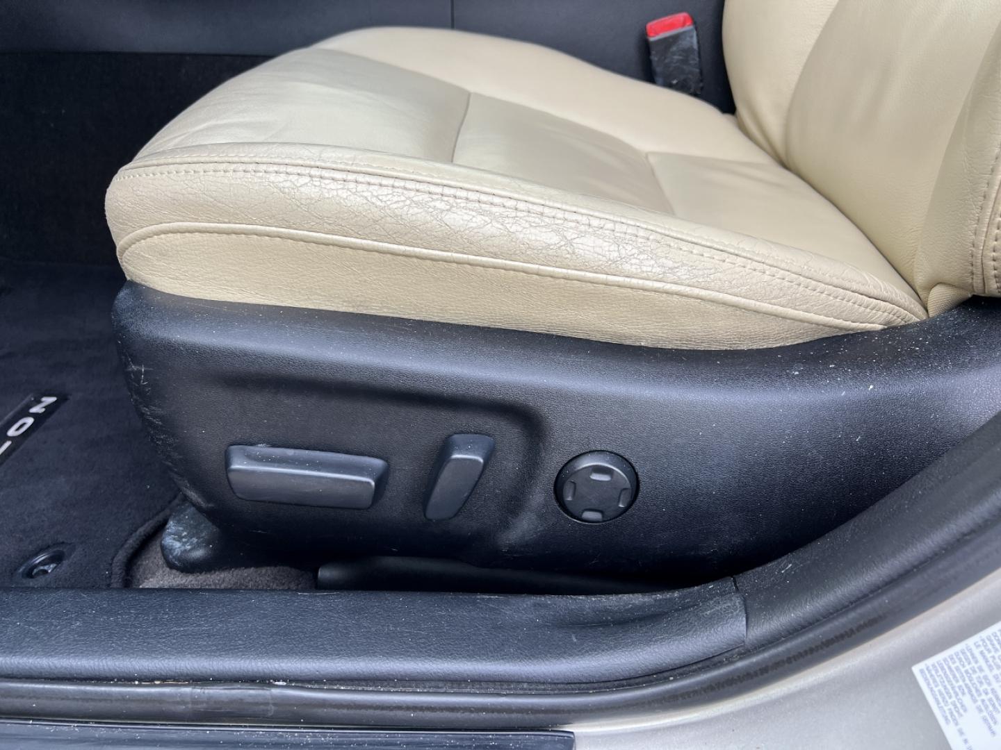 2014 TAN /Tan Leather Toyota Avalon Hybrid XLE Premium (4T1BD1EB6EU) with an 2.5L 4 Cyl. HYBRID engine, Continuously Variable Transmission transmission, located at 2990 Old Orchard Rd., Jackson, MO, 63755, 37.354214, -89.612106 - 2014 Toyota Avalon XLE Hybrid 135xxx miles Front Wheel Drive 2.5L 4 Cyl. Hybrid Automatic Leather Backup Camera Power/Heated Seats Sunroof Bluetooth Cruise Power Windows/Locks/Mirrors We have financing available and we accept trades! Fill out a credit application on our website or come b - Photo#5