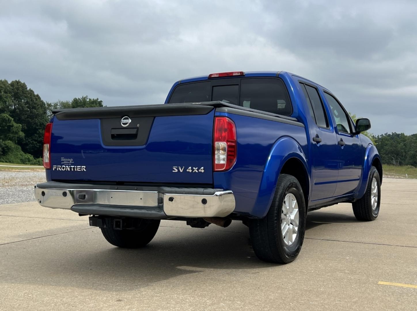 2015 BLUE /Gray Cloth Nissan Frontier SV Crew Cab 5AT 4WD (1N6AD0EV6FN) with an 4.0L V6 engine, Automatic transmission, located at 2990 Old Orchard Rd., Jackson, MO, 63755, 37.354214, -89.612106 - 2015 Nissan Frontier SV Only 84xxx miles 4x4 4.0L V6 Automatic Backup Camera Heated Seats Cruise Power Windows/Locks/Mirrors We have financing available and we accept trades! Fill out a credit application on our website or come by today! If you have any questions, give us a call at (573) 2 - Photo#8