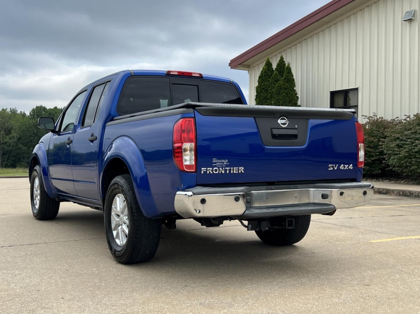 2015 BLUE /Gray Cloth Nissan Frontier SV Crew Cab 5AT 4WD (1N6AD0EV6FN) with an 4.0L V6 engine, Automatic transmission, located at 2990 Old Orchard Rd., Jackson, MO, 63755, 37.354214, -89.612106 - 2015 Nissan Frontier SV Only 84xxx miles 4x4 4.0L V6 Automatic Backup Camera Heated Seats Cruise Power Windows/Locks/Mirrors We have financing available and we accept trades! Fill out a credit application on our website or come by today! If you have any questions, give us a call at (573) 2 - Photo#9